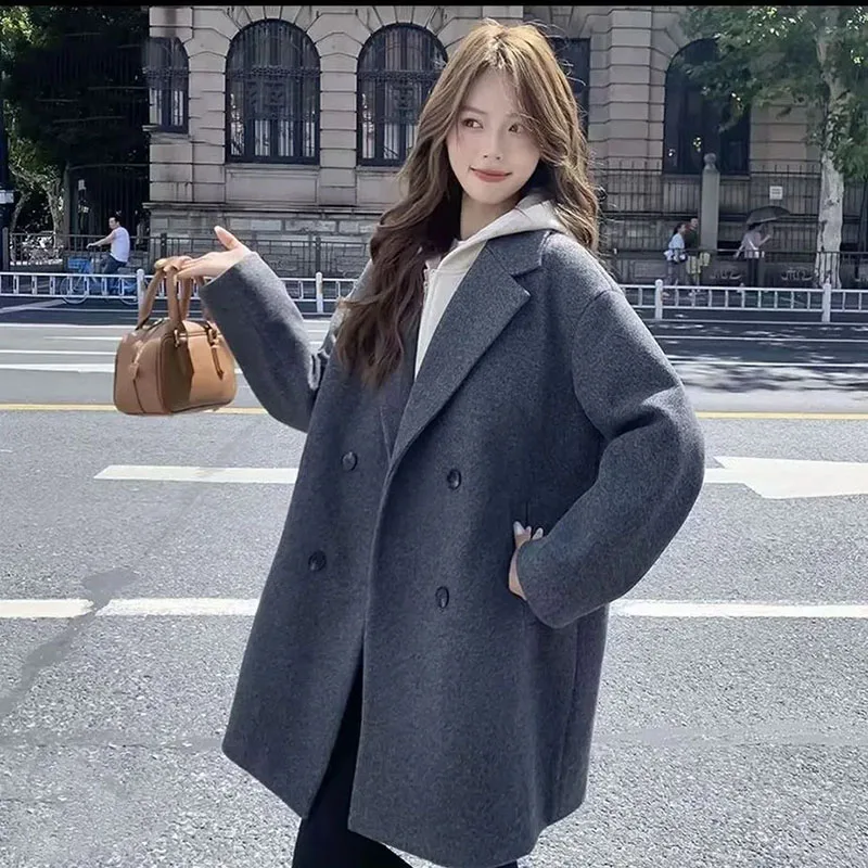 Шерстяное пальто высокого качества для женщин 2026осень-зима новая модная верхняя одежда тонкая шерстяная куртка Джокер повседневная теплая стеганая верхняя одежда женская
Шерстяное пальто высокого качества для женщин 2026осень-зима новая модная верхняя одежда тонкая шерстяная куртка Джокер повседневная теплая стеганая верхняя одежда женская