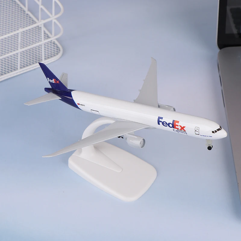 Assemble Your Own Fedex 777 Airplane: 20cm Metal Model with Working Landing Gears.
Assemble Your Own Fedex 777 Airplane: 20cm Metal Model with Working Landing Gears.