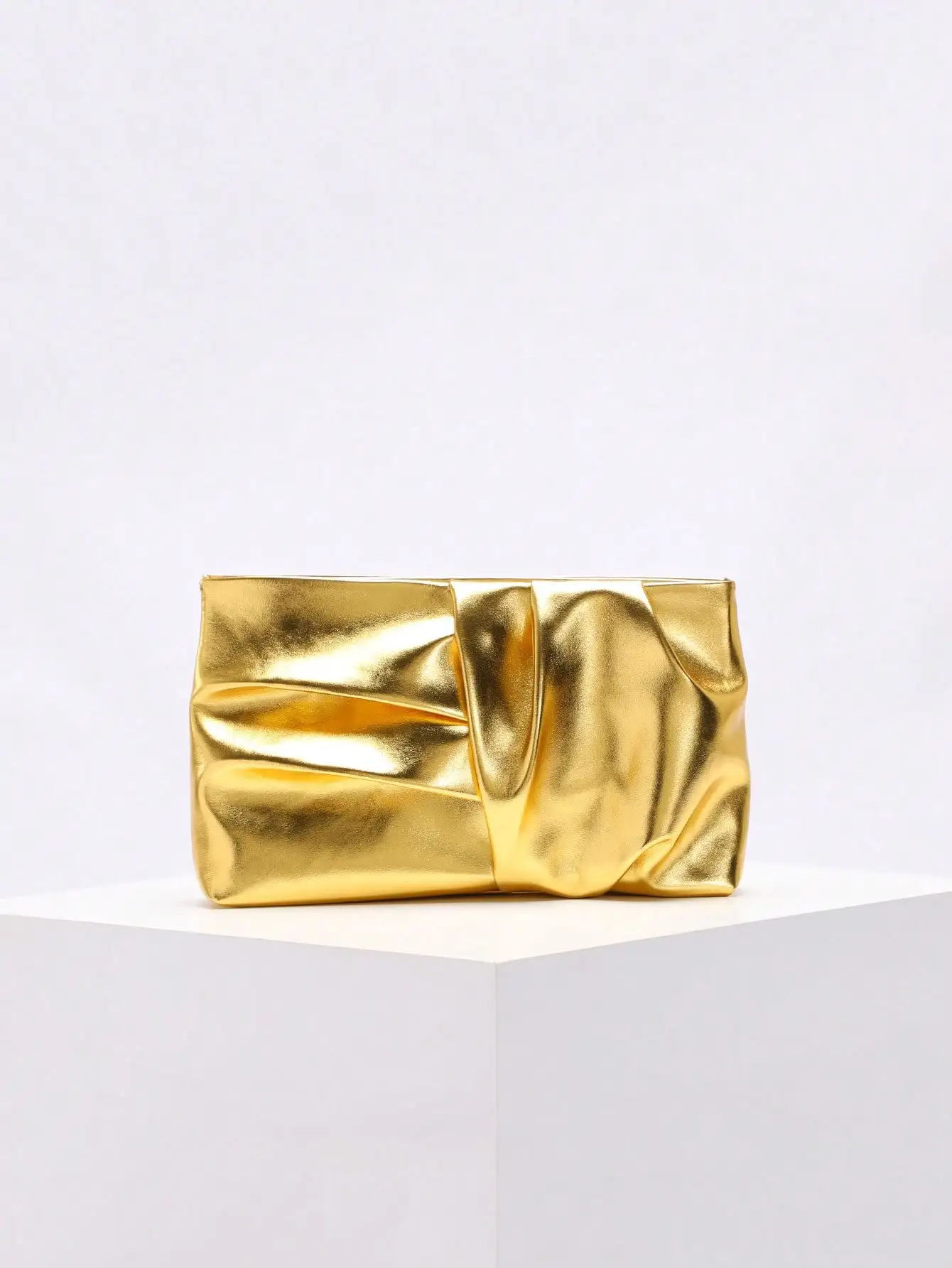 Shiny Gold PU Crinkle Clutch Bag with Pinch Pleat Design for Evening Events
Shiny Gold PU Crinkle Clutch Bag with Pinch Pleat Design for Evening Events