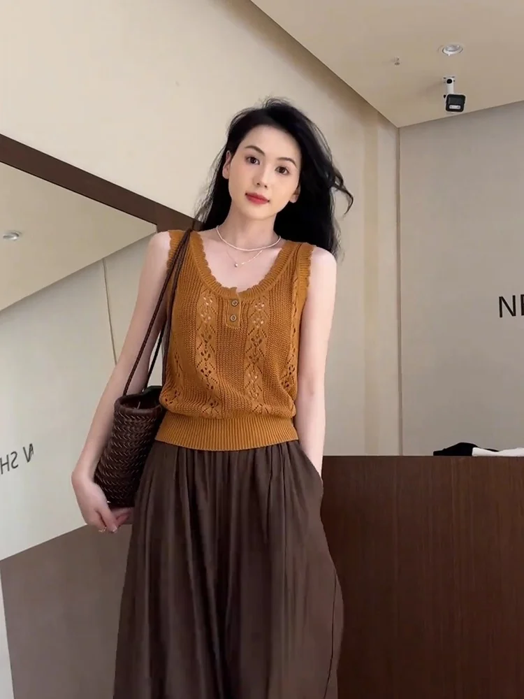 Вязаный жилет с U-образным вырезом в стиле ретро кофейного цвета, женская летняя красивая высококачественная верхняя одежда, топ
Вязаный жилет с U-образным вырезом в стиле ретро кофейного цвета, женская летняя красивая высококачественная верхняя одежда, топ