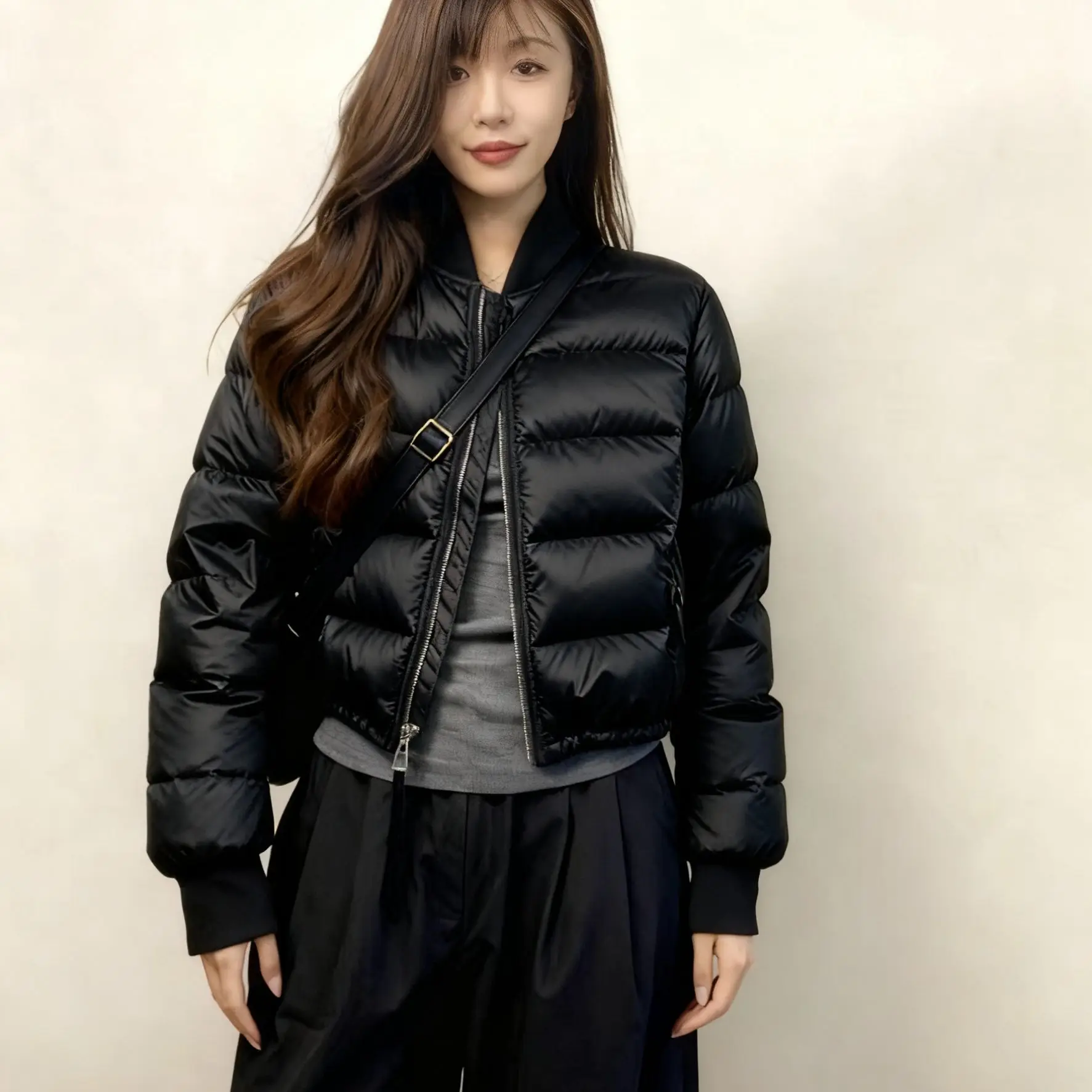 Autumn and Winter New Women's Down Jacket Commuting High Street White Duck Down Short Jacket
Autumn and Winter New Women's Down Jacket Commuting High Street White Duck Down Short Jacket