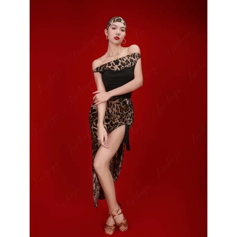 Latin Dance Skirt New Hip Skirt Dance Suit Leopard Print Split Leg Length Dance Skirt
Latin Dance Skirt New Hip Skirt Dance Suit Leopard Print Split Leg Length Dance Skirt