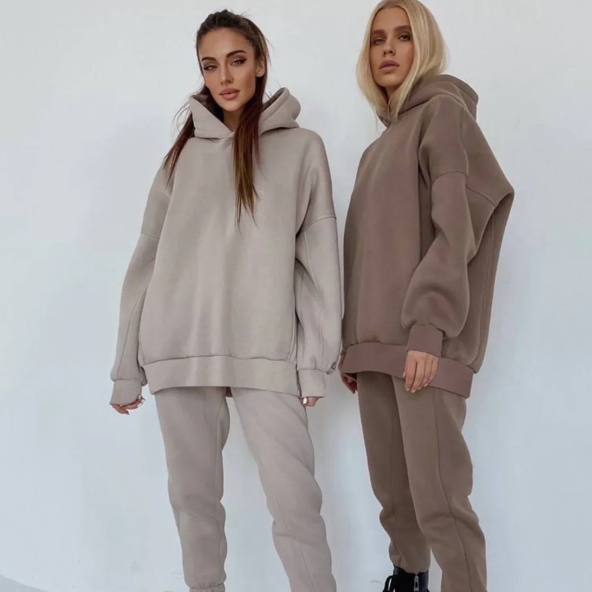 Womens Outfits 2023 Autumn/Winter New Fashion Casual Sports Set Two Piece Set for Women
Womens Outfits 2023 Autumn/Winter New Fashion Casual Sports Set Two Piece Set for Women