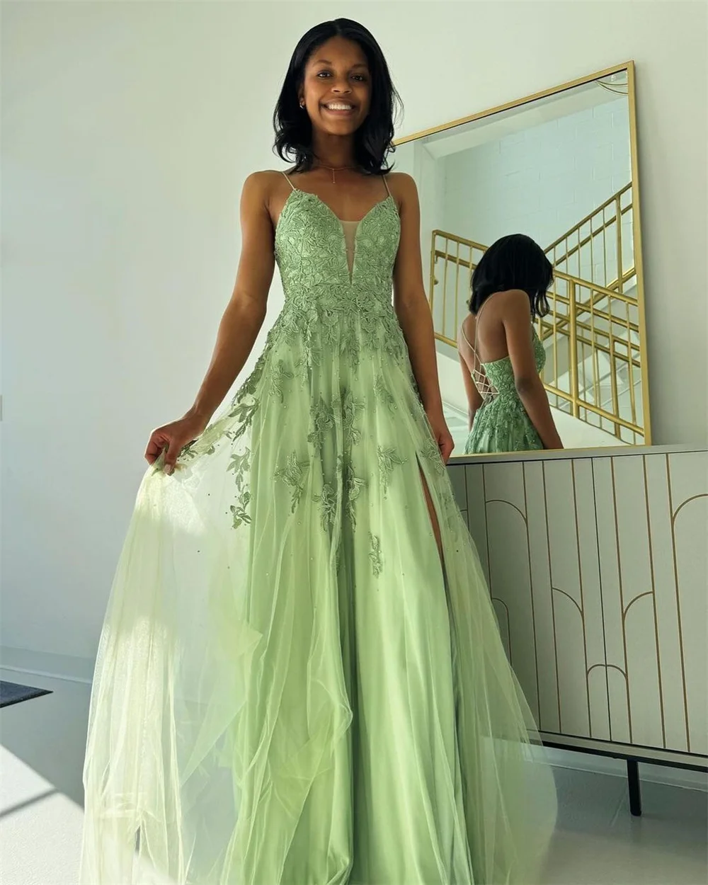 Spaghetti Straps V-neck Prom Dress With Split Sheer Corset Lace Appliques Sleeveless Formal Evening Party A-line Long Ball Gowns
Spaghetti Straps V-neck Prom Dress With Split Sheer Corset Lace Appliques Sleeveless Formal Evening Party A-line Long Ball Gowns