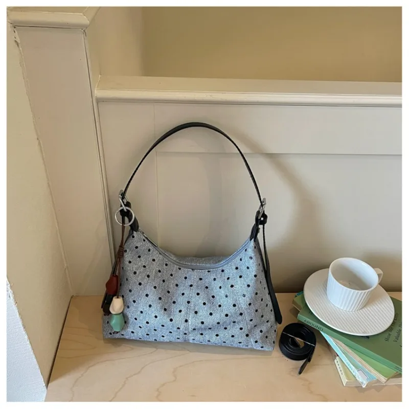 2026 New Versatile Polka Dot Shoulder Bag Women Adjustable Leather Strap Handbag Large Capacity Women's Crossbody Bag
2026 New Versatile Polka Dot Shoulder Bag Women Adjustable Leather Strap Handbag Large Capacity Women's Crossbody Bag