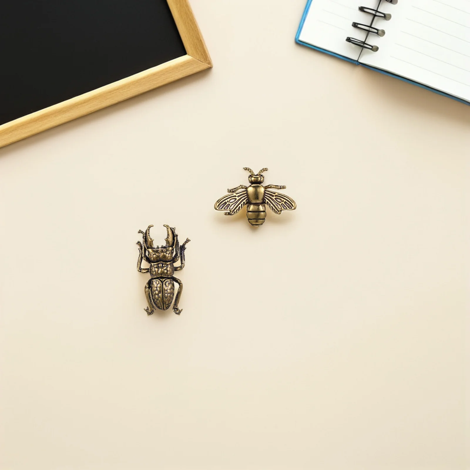 4pcs Insect Ornament Vintage Beetle Bee Figurines Retro Metal Miniatures For Home Decor Living Room Desk Bookshelf Decorative
4pcs Insect Ornament Vintage Beetle Bee Figurines Retro Metal Miniatures For Home Decor Living Room Desk Bookshelf Decorative