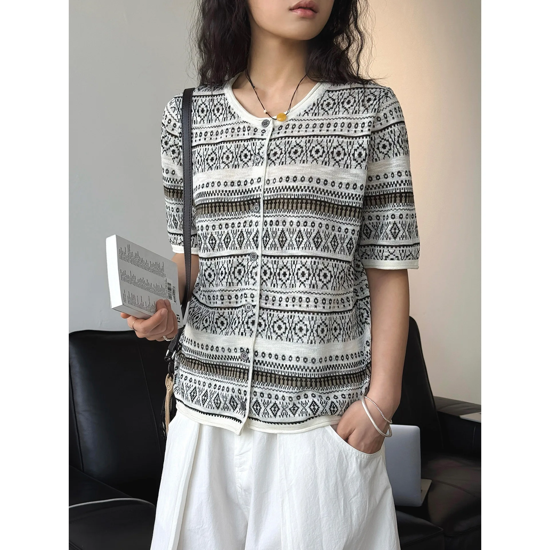 Summer Bohemian Style Cashew Flower Sunscreen Knitted Cardigan Lightweight Breathable Top For Women
Summer Bohemian Style Cashew Flower Sunscreen Knitted Cardigan Lightweight Breathable Top For Women