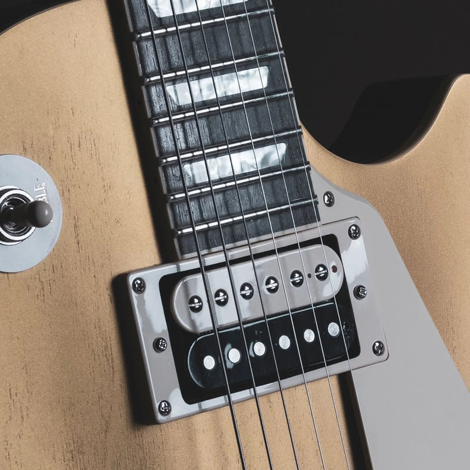 Electric Guitar Pickup Rings Aluminum Alloy Durable Wear Resistant Bottom Protection Simple Installation Pickup Supplies High
Electric Guitar Pickup Rings Aluminum Alloy Durable Wear Resistant Bottom Protection Simple Installation Pickup Supplies High