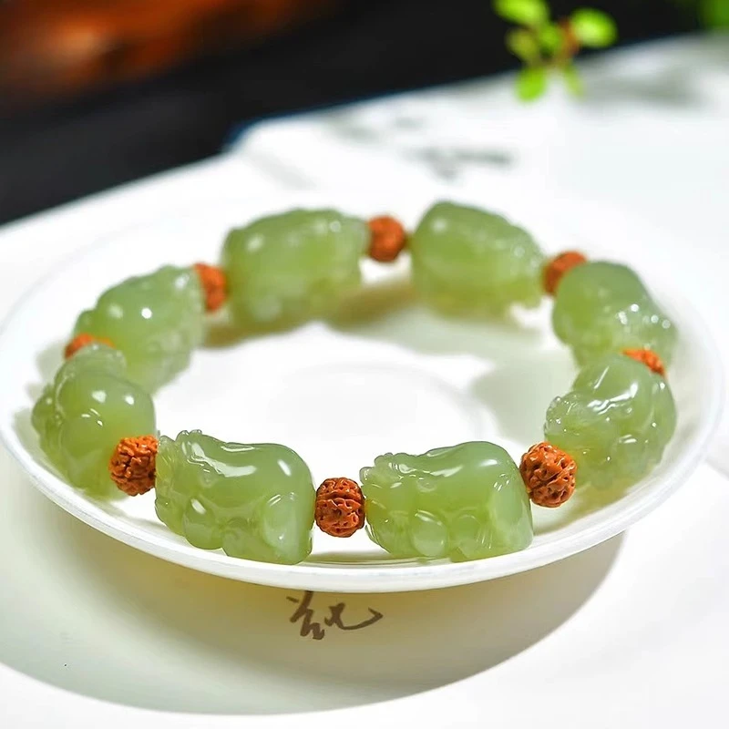 Hetian jade yellow mouth material bracelet, men's and women's lucky money
Hetian jade yellow mouth material bracelet, men's and women's lucky money