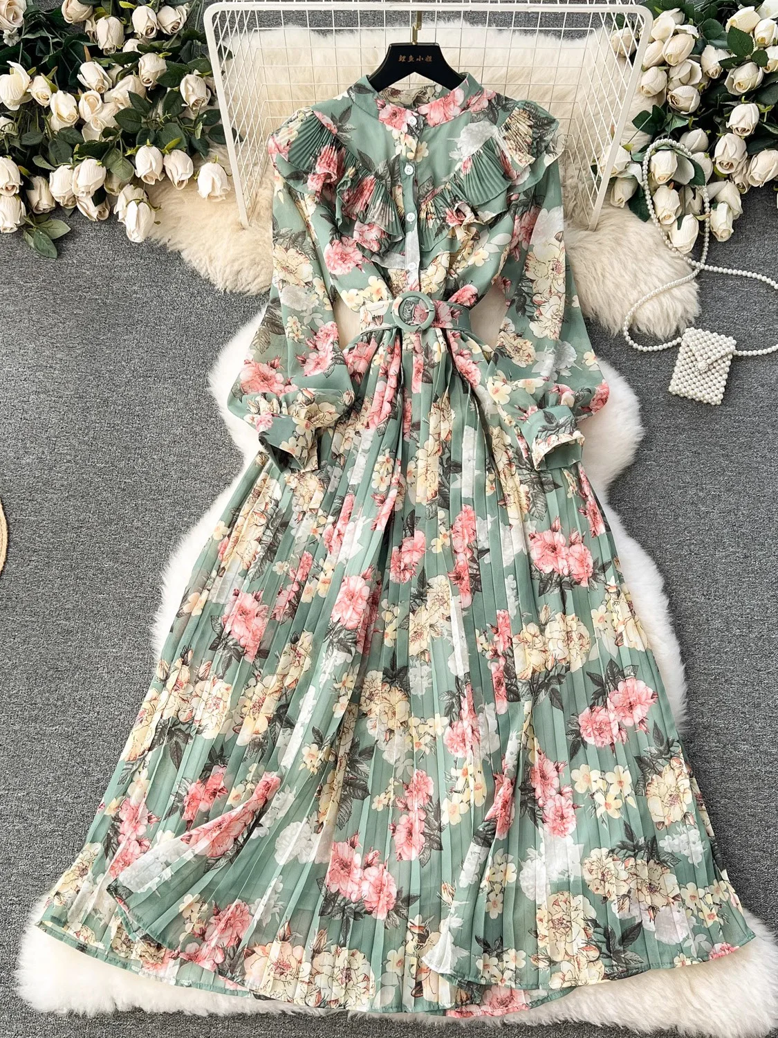 Autumn Women Floral Printed Pleated Long Dress Vintage Stand Collar Single Breasted Draped Maxi Vestidos Female New Fashion Robe
Autumn Women Floral Printed Pleated Long Dress Vintage Stand Collar Single Breasted Draped Maxi Vestidos Female New Fashion Robe