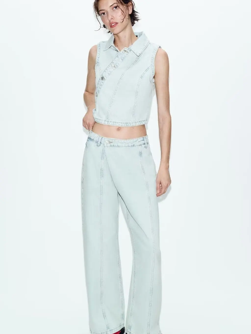 New Summer Women's Double-Breasted Vest Casual Denim Jeans Set Ethnic Stage Costume for Women in Their Late Twenties And Thir...
New Summer Women's Double-Breasted Vest Casual Denim Jeans Set Ethnic Stage Costume for Women in Their Late Twenties And Thir...