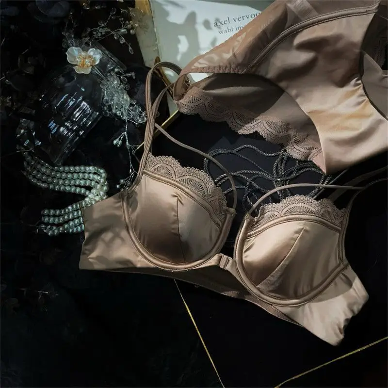 French front buckle lace underwear for women with large breasts, sexy hollow thin style, small breasts, shiny bra
French front buckle lace underwear for women with large breasts, sexy hollow thin style, small breasts, shiny bra