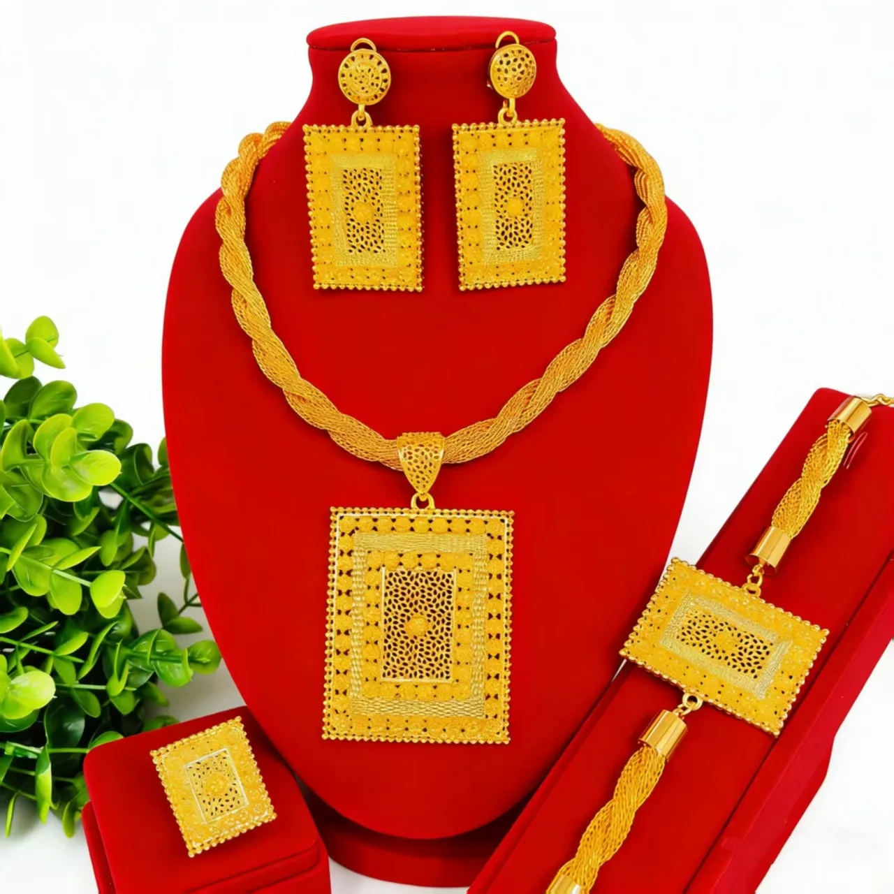 New Fashion Dubai French 24K Gold Plated Necklace Earrings Rings Bracelet Elegant Wedding Party Jewelry Set for Lovers 222
New Fashion Dubai French 24K Gold Plated Necklace Earrings Rings Bracelet Elegant Wedding Party Jewelry Set for Lovers 222