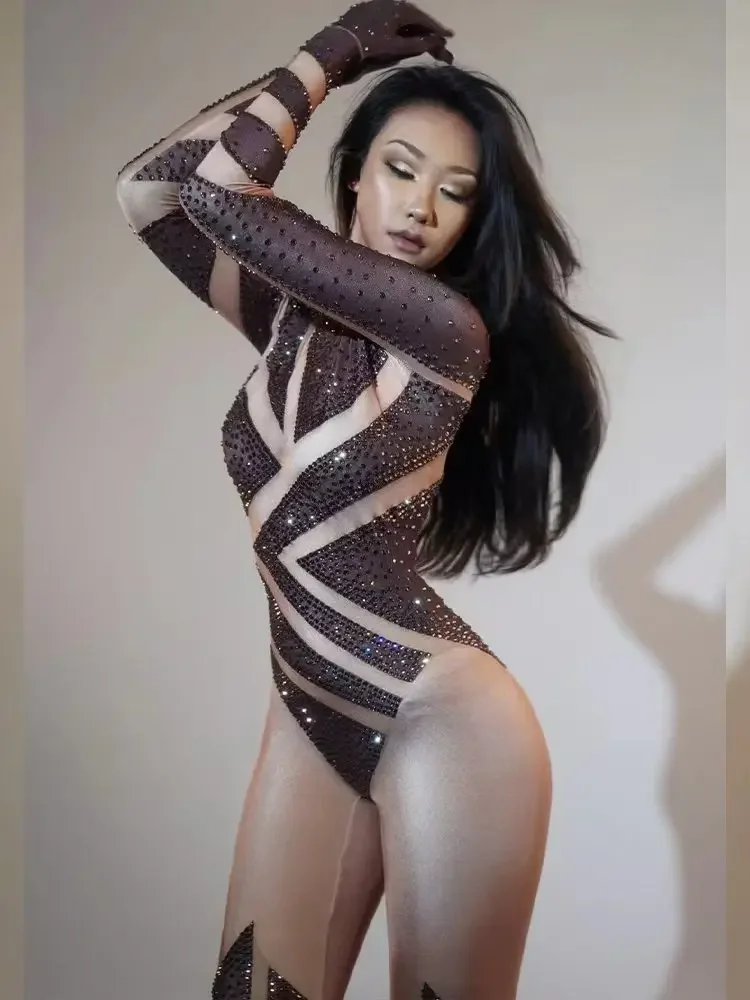 Luxury Design Sparkly Stretch Diamond Jumpsuit Women Sexy Bodysuit Concert Pole Dance Performance Wear Fashion Club Suit Dresses
Luxury Design Sparkly Stretch Diamond Jumpsuit Women Sexy Bodysuit Concert Pole Dance Performance Wear Fashion Club Suit Dresses