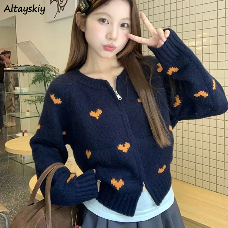 Cardigans for Women O-neck Knitted Zipper Korean Style Heart Printed All-match Warm Fashion Casual Ins Autumn Winter Students
Cardigans for Women O-neck Knitted Zipper Korean Style Heart Printed All-match Warm Fashion Casual Ins Autumn Winter Students