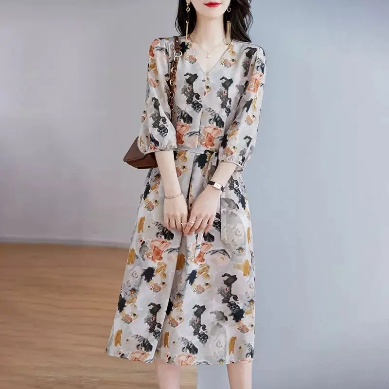 Шелковое платье, летнее приталенное ТРАПЕЦИЕВИДНОЕ ПЛАТЬЕ ИЗ крепдешина с принтом, V-образным вырезом и рукавом три четверти