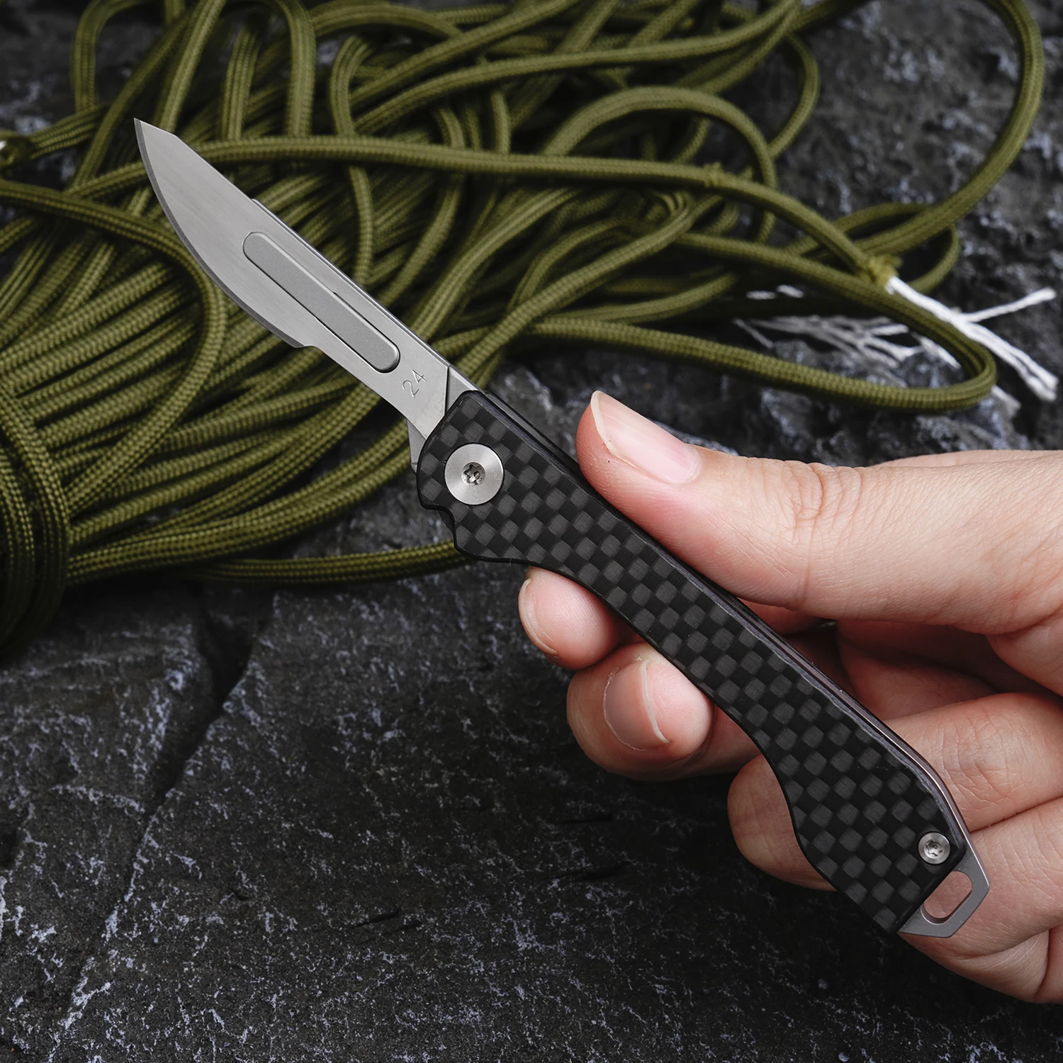 TGZUO Carbon fiber Folding Pocket Knife Small EDC Scalpel knife Box Cutter #24 Replaceable Stainless steel Blades
TGZUO Carbon fiber Folding Pocket Knife Small EDC Scalpel knife Box Cutter #24 Replaceable Stainless steel Blades