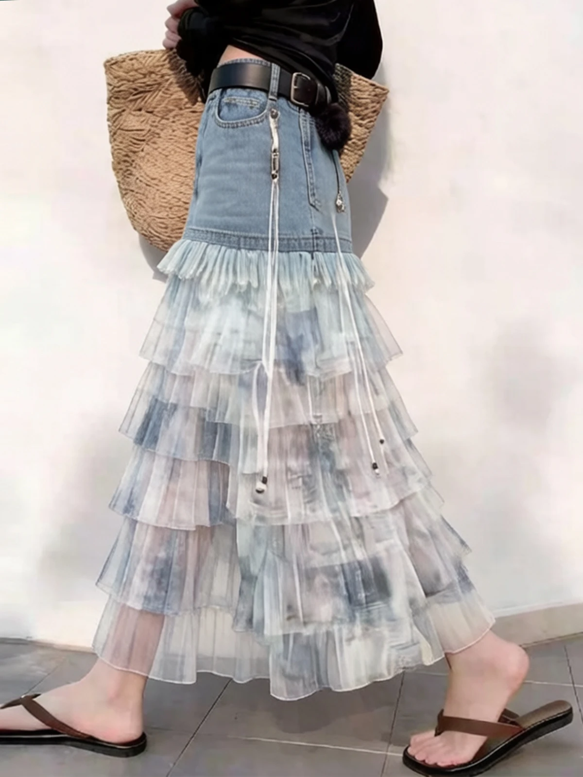 Summer 2026 New High Waist A-Line Skirt Women's Denim Lace Patchwork Tea Break Fashionable Versatile Half-length Skirts
Summer 2026 New High Waist A-Line Skirt Women's Denim Lace Patchwork Tea Break Fashionable Versatile Half-length Skirts