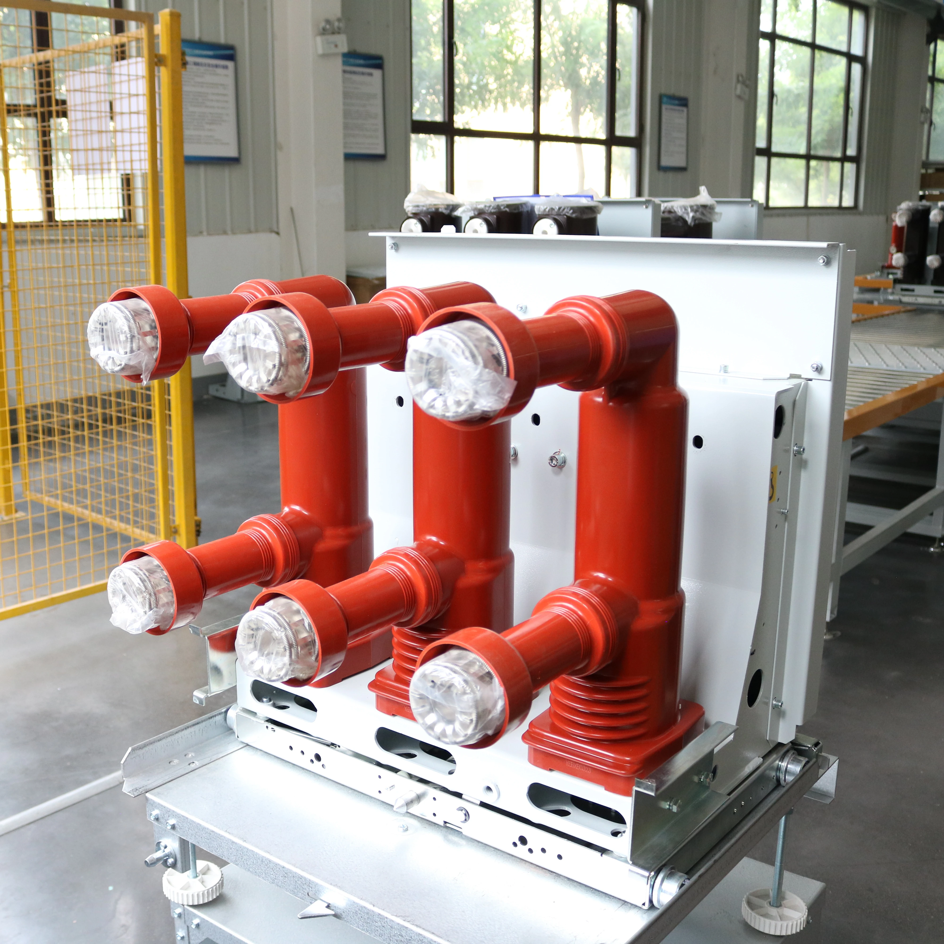 Indoor High Voltage Vacuum Circuit Breaker Price Withdrawable Various Metal Armored Center Cabinet Use High Circuit Breaker
Indoor High Voltage Vacuum Circuit Breaker Price Withdrawable Various Metal Armored Center Cabinet Use High Circuit Breaker