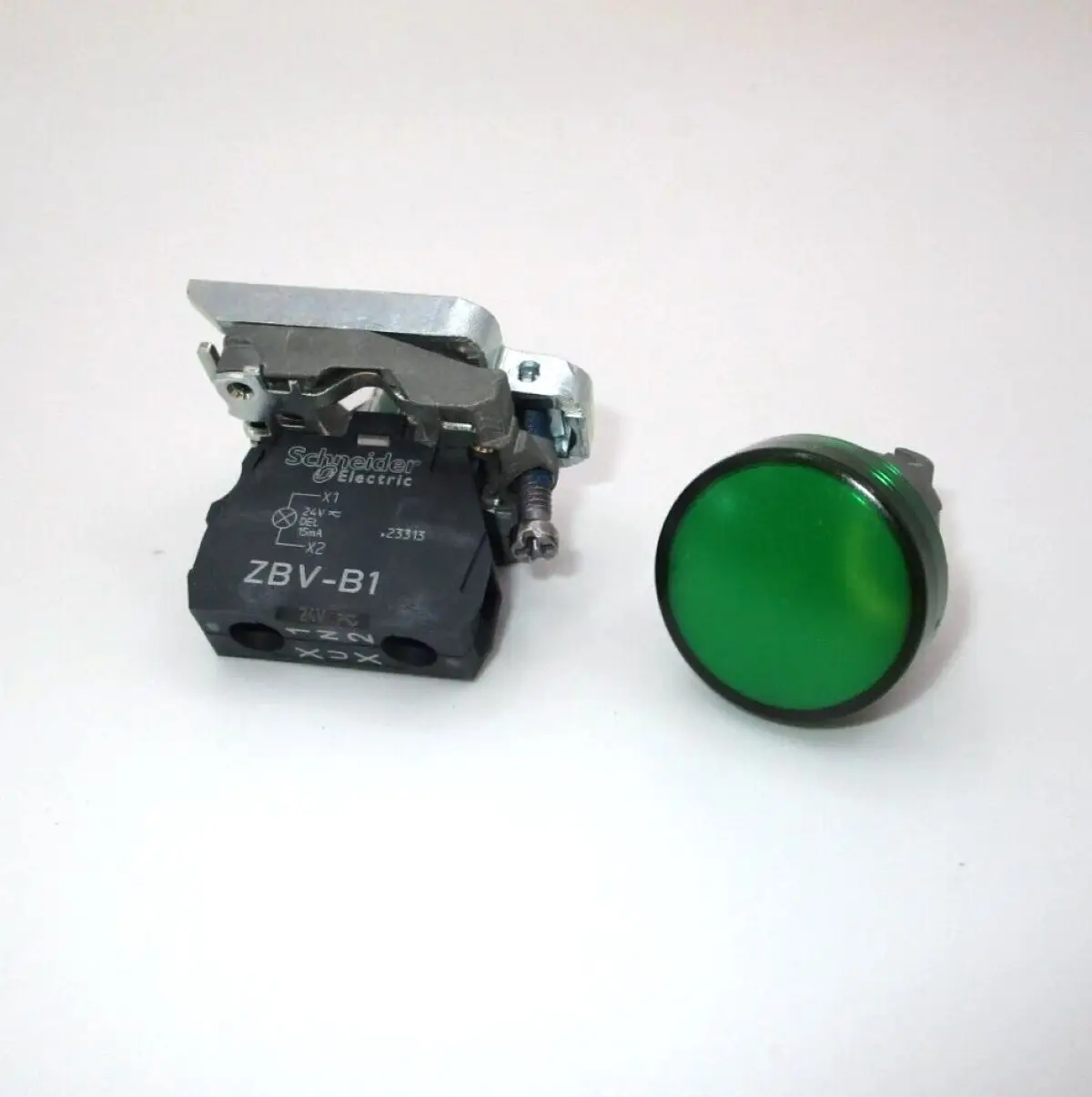 XB4BVB3 = ZB4BVB1 + ZB4BV033 Сигнальная лампа, Harmony XB4, металлическая, зеленая, 22 мм, универсальная LED, с прозрачной линзой, 24В AC/DC
XB4BVB3 = ZB4BVB1 + ZB4BV033 Сигнальная лампа, Harmony XB4, металлическая, зеленая, 22 мм, универсальная LED, с прозрачной линзой, 24В AC/DC