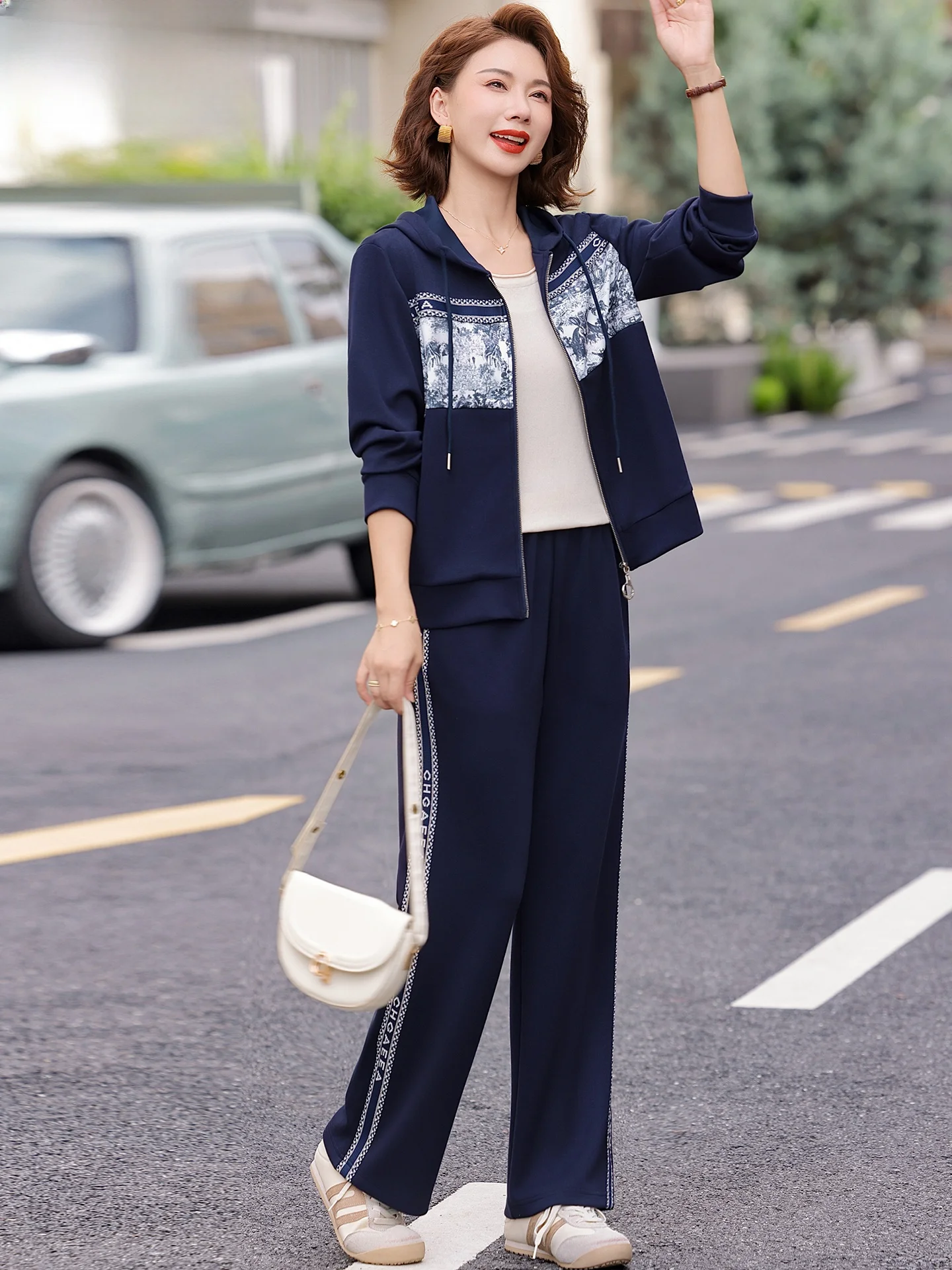 Casual Sportswear Set for Young Mothers Trendy Top And Jacket Outerwear for Middle-Aged Women in Spring And Autumn
Casual Sportswear Set for Young Mothers Trendy Top And Jacket Outerwear for Middle-Aged Women in Spring And Autumn