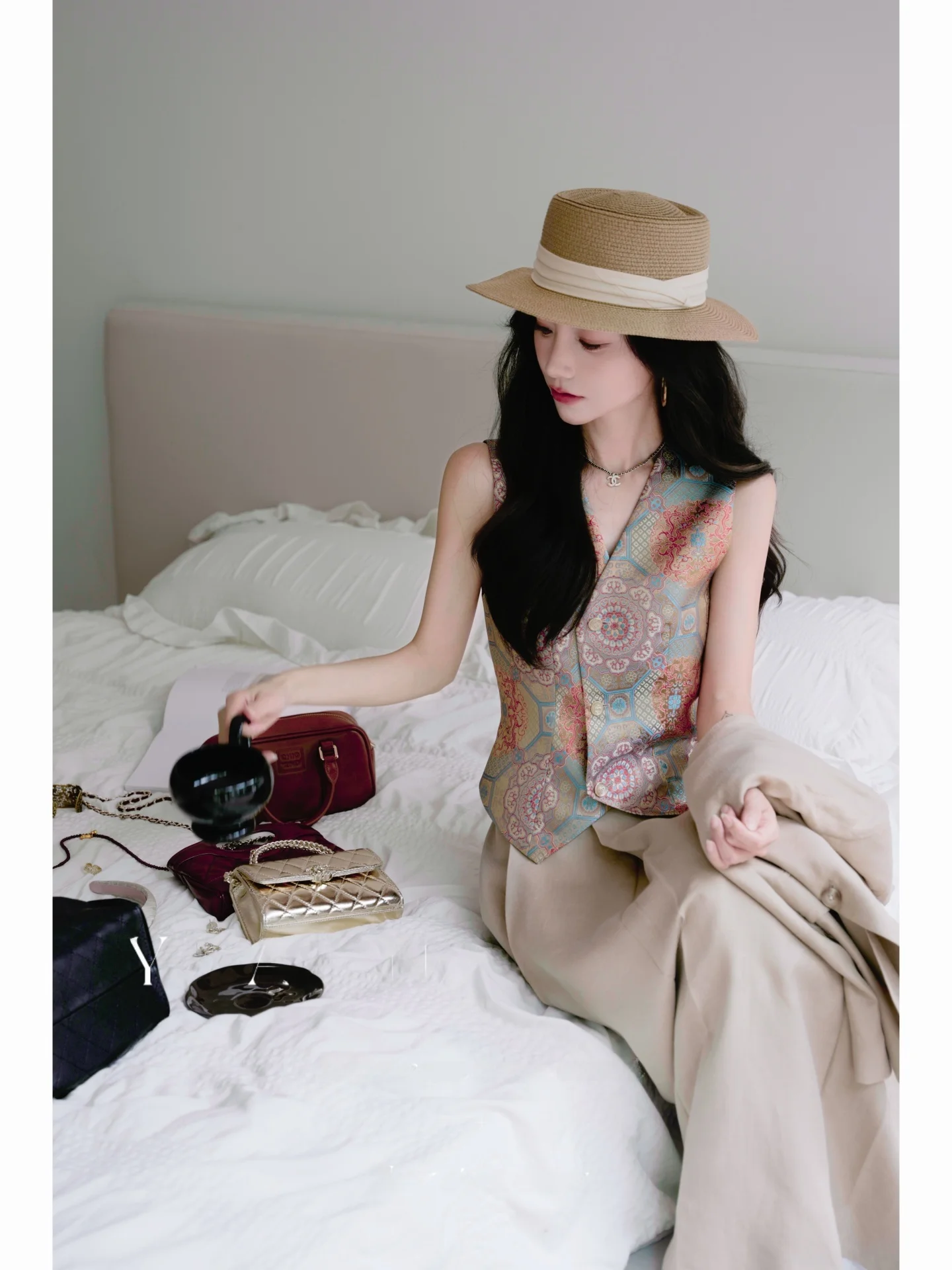 Новый китайский кардиган в национальном стиле с V-образным вырезом, женская верхняя одежда, топ Yang GZ Yunhua Tang, оригинальный дизайн
Новый китайский кардиган в национальном стиле с V-образным вырезом, женская верхняя одежда, топ Yang GZ Yunhua Tang, оригинальный дизайн