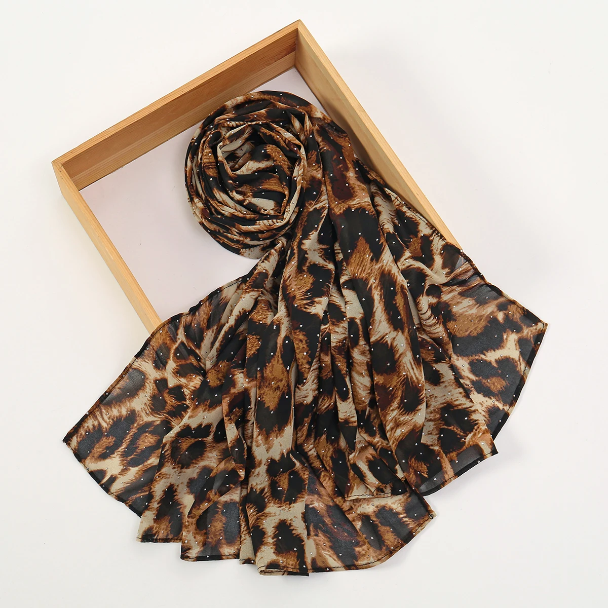 Women Leopard Printed Chiffon Hijab with Shimmer Rhinestone Muslim Glitter Shiny Shawl Luxury Printed Scarf
Women Leopard Printed Chiffon Hijab with Shimmer Rhinestone Muslim Glitter Shiny Shawl Luxury Printed Scarf