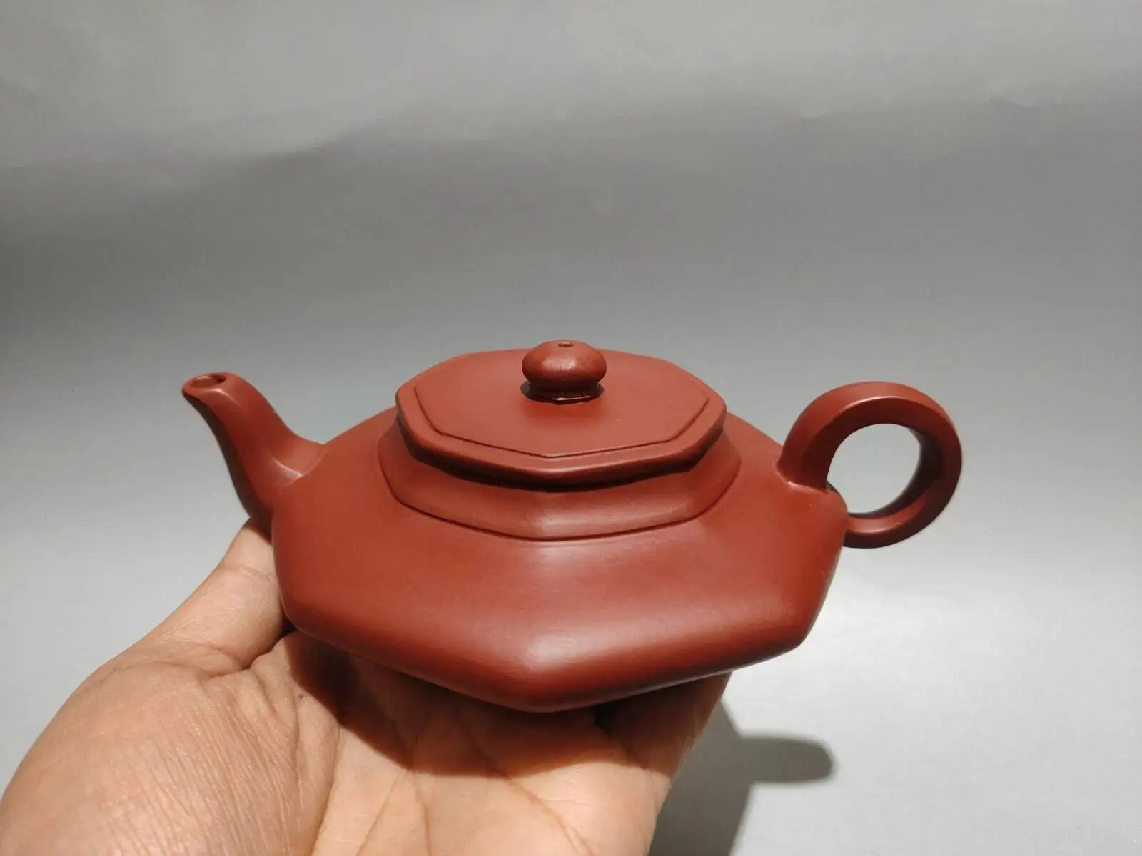 China Yi Xing Zisha Clay Handmade Exquisite Teapot
China Yi Xing Zisha Clay Handmade Exquisite Teapot