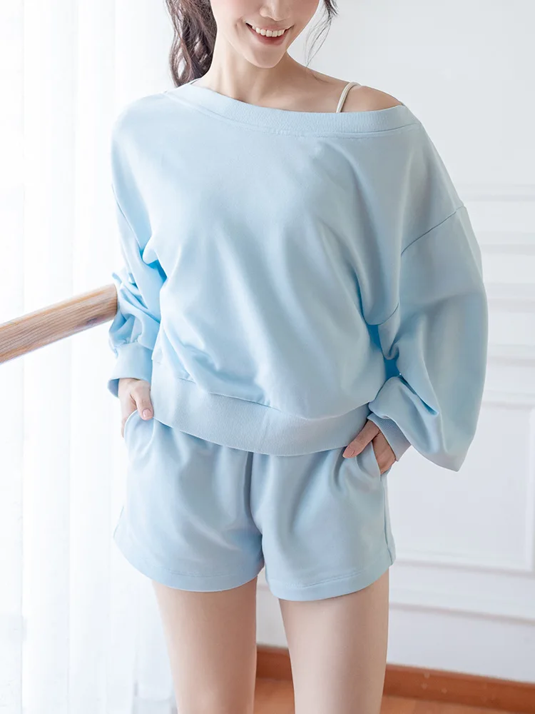 Осенне-зимние женские комплекты из двух предметов для йоги, свободные повседневные топы с длинными рукавами + шорты с высокой талией, приятные для кожи дышащие спортивные комплекты
Осенне-зимние женские комплекты из двух предметов для йоги, свободные повседневные топы с длинными рукавами + шорты с высокой талией, приятные для кожи дышащие спортивные комплекты