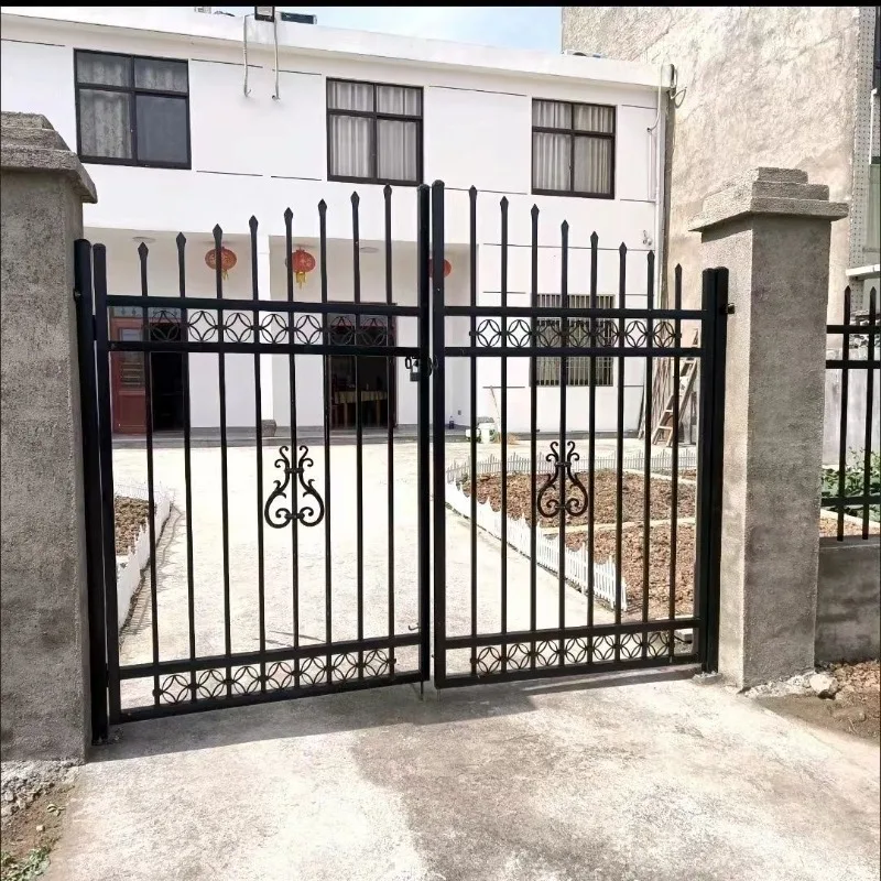 Outdoor simple door Community construction site Rural courtyard door Outdoor folding door
Outdoor simple door Community construction site Rural courtyard door Outdoor folding door