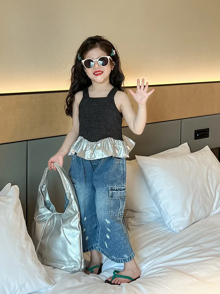 Girls' Patchwork Flower Bud Strap Vest2025Spring New Loose Fit Polka Dot Wide Leg Jeans Trend
Girls' Patchwork Flower Bud Strap Vest2025Spring New Loose Fit Polka Dot Wide Leg Jeans Trend