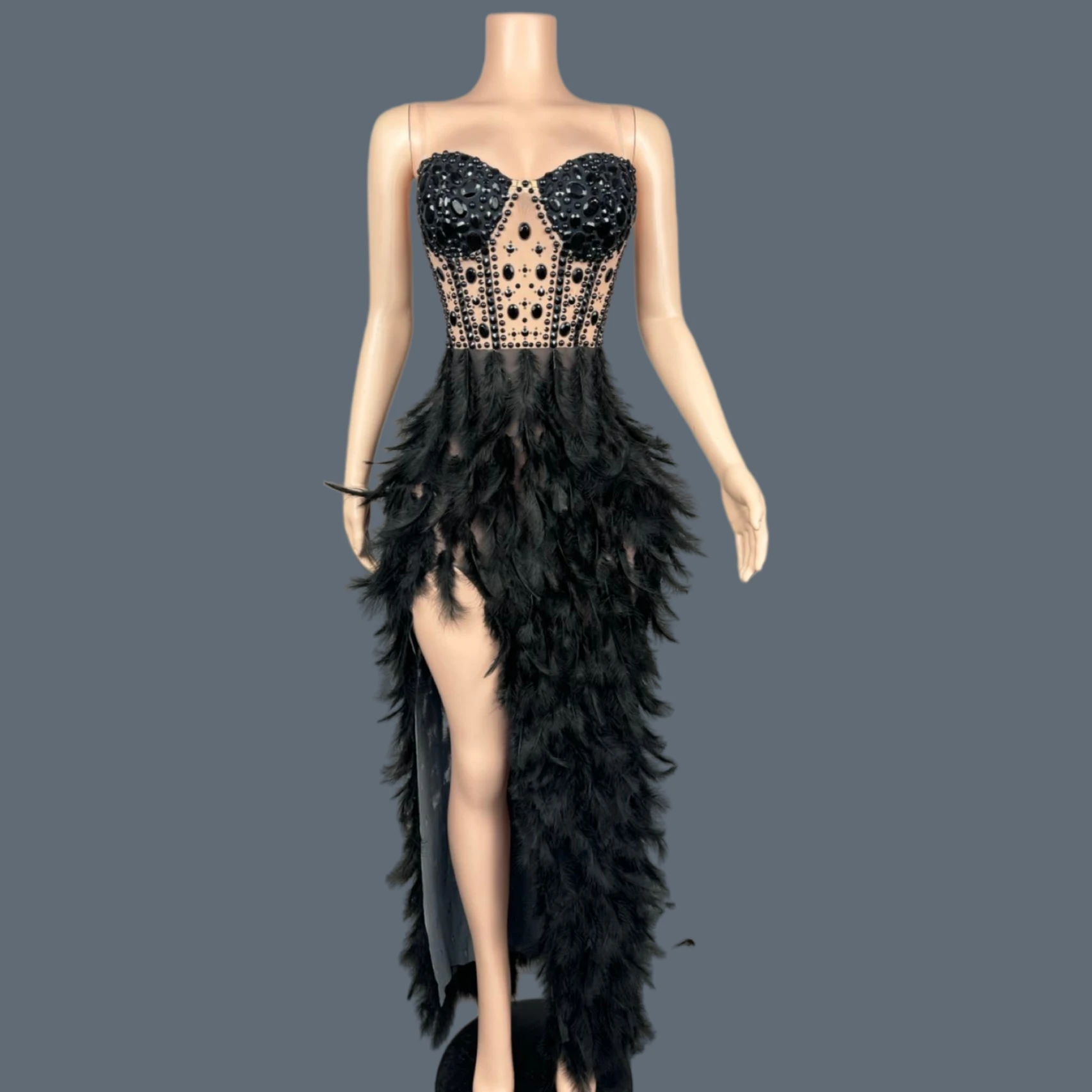 Elegant Feather Rhinestone Maxi Dress Women Strapless High Slit High Side Slits Dress Theme Party Sparkly Evening Gown Yumao
Elegant Feather Rhinestone Maxi Dress Women Strapless High Slit High Side Slits Dress Theme Party Sparkly Evening Gown Yumao