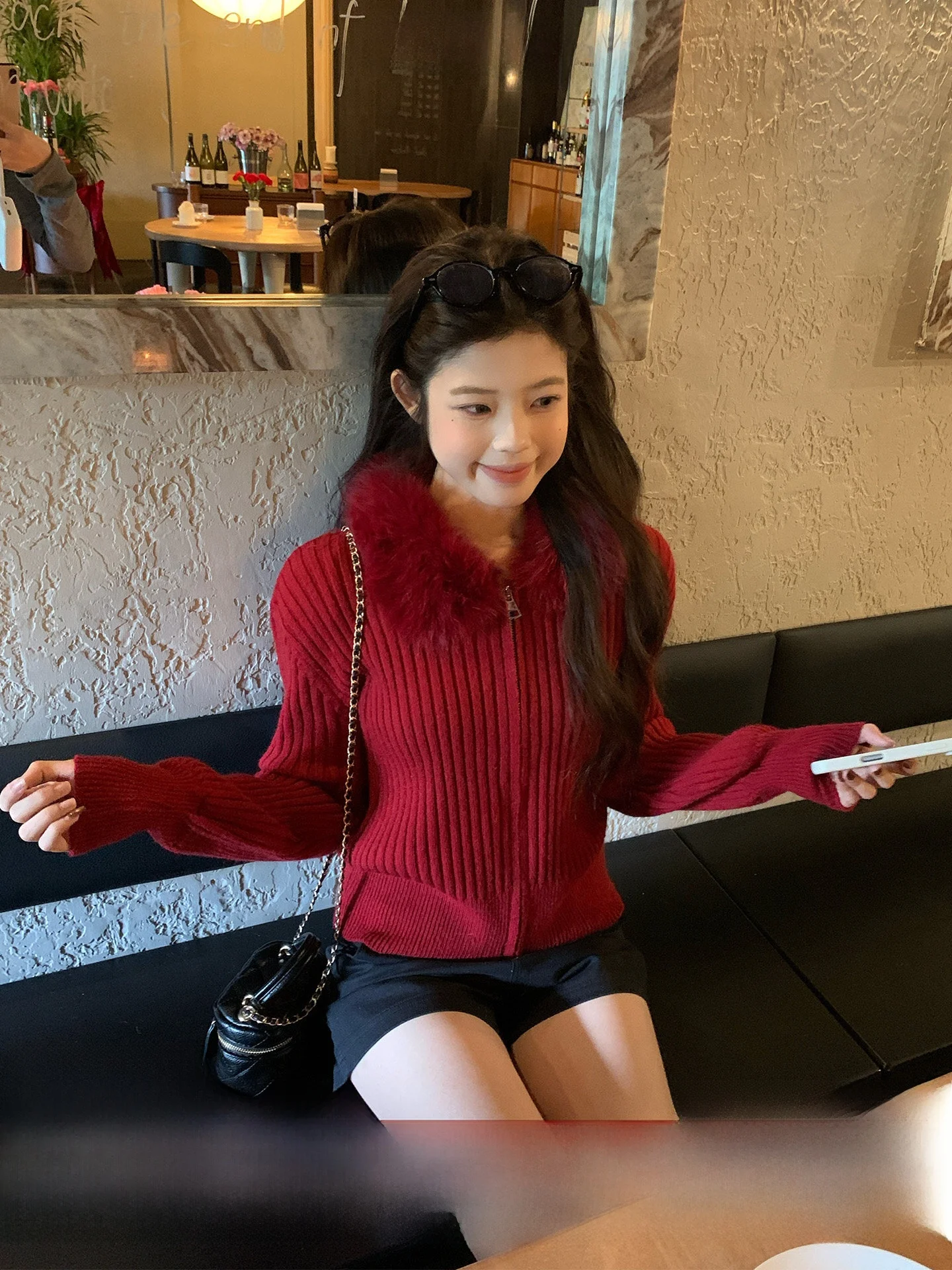 Красный вязаный свитер с меховым воротником для женщин, в корейском стиле, с длинными рукавами, из полиэфирного волокна, для повседневной носки, новинка к Новому году
Красный вязаный свитер с меховым воротником для женщин, в корейском стиле, с длинными рукавами, из полиэфирного волокна, для повседневной носки, новинка к Новому году