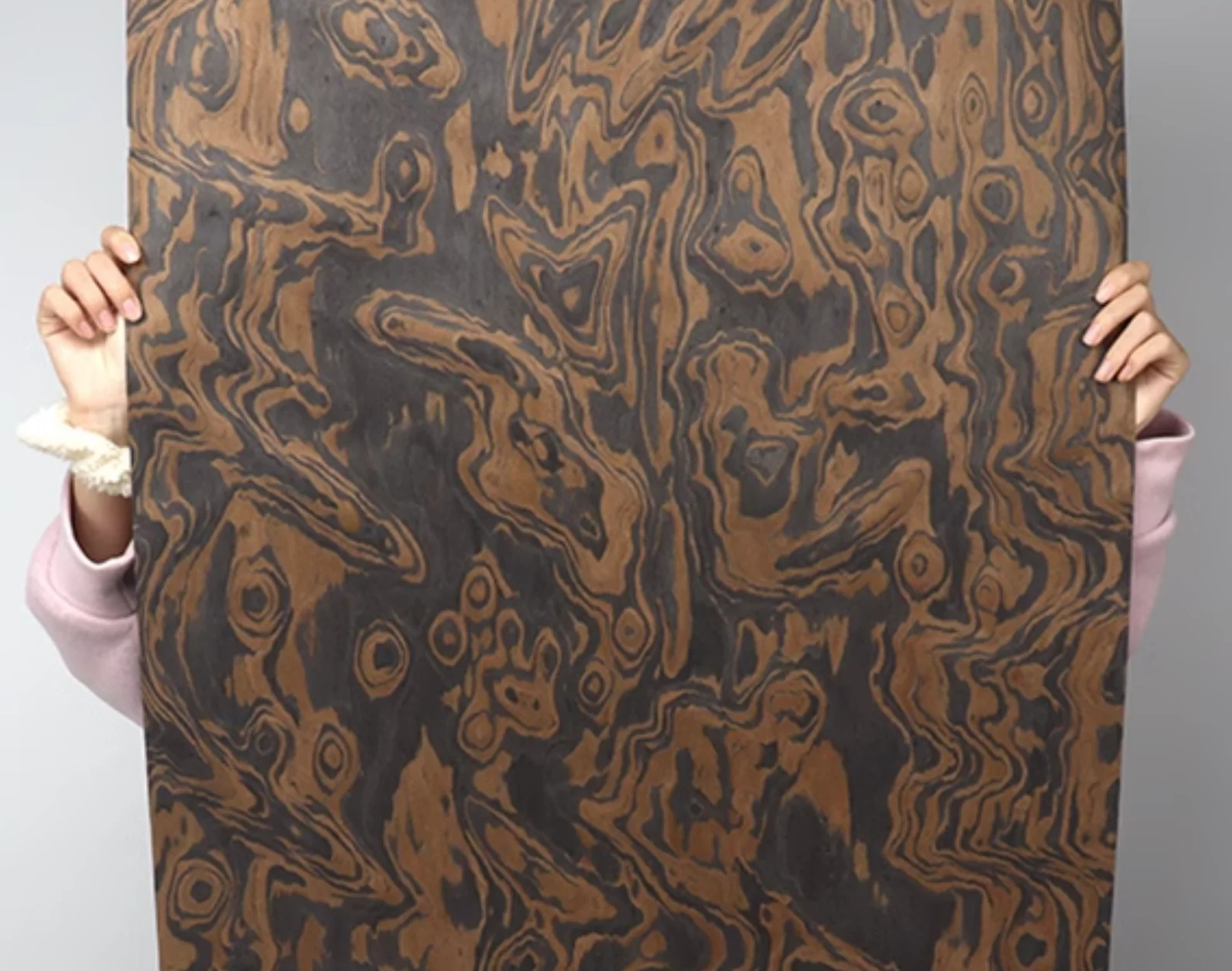 Vintage-Inspired Decorative Wood Veneer Technology Wood Decorative Black Walnut Tree Root Veneer 250X58CM Thickness: 0.5mm
Vintage-Inspired Decorative Wood Veneer Technology Wood Decorative Black Walnut Tree Root Veneer 250X58CM Thickness: 0.5mm