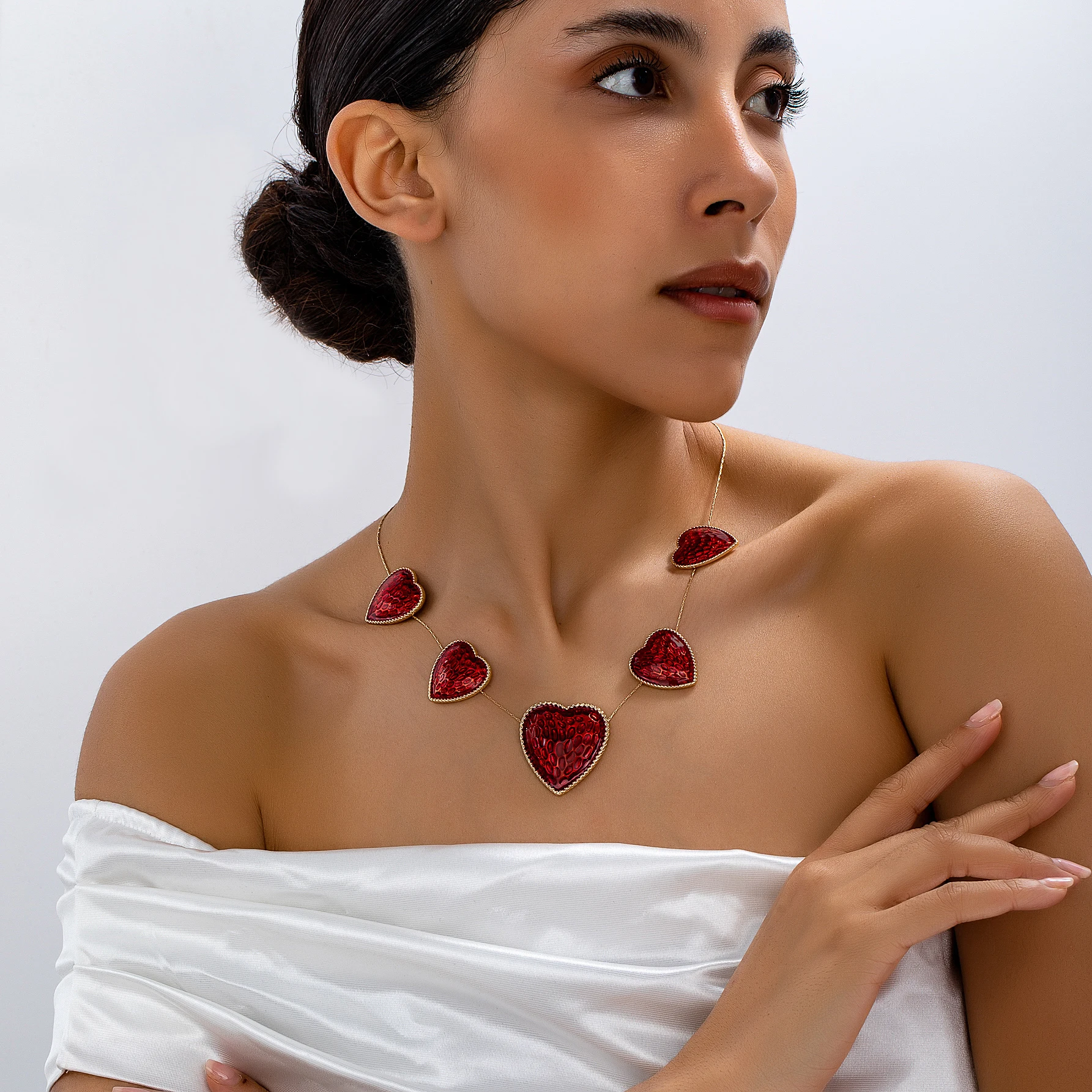 European and American style big brand exaggerated metal alloy enamel red glaze love necklace, couple gift travel jewelry
European and American style big brand exaggerated metal alloy enamel red glaze love necklace, couple gift travel jewelry