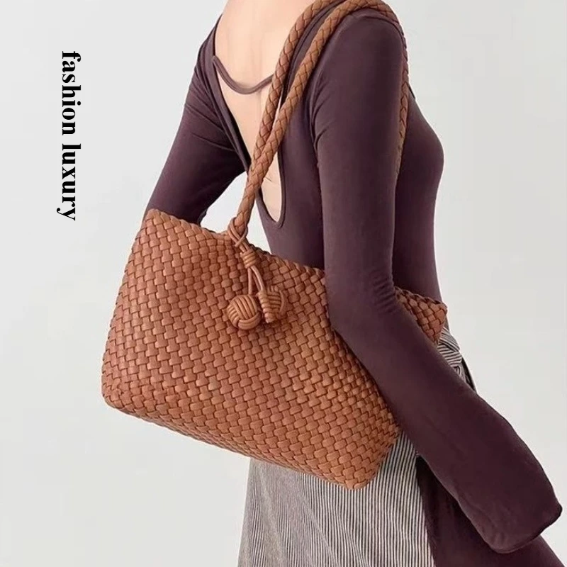 Fashionable PU hand woven bag large capacity tote bag, 2026 new fashion basket water bucket bun mother shoulder bag
Fashionable PU hand woven bag large capacity tote bag, 2026 new fashion basket water bucket bun mother shoulder bag
