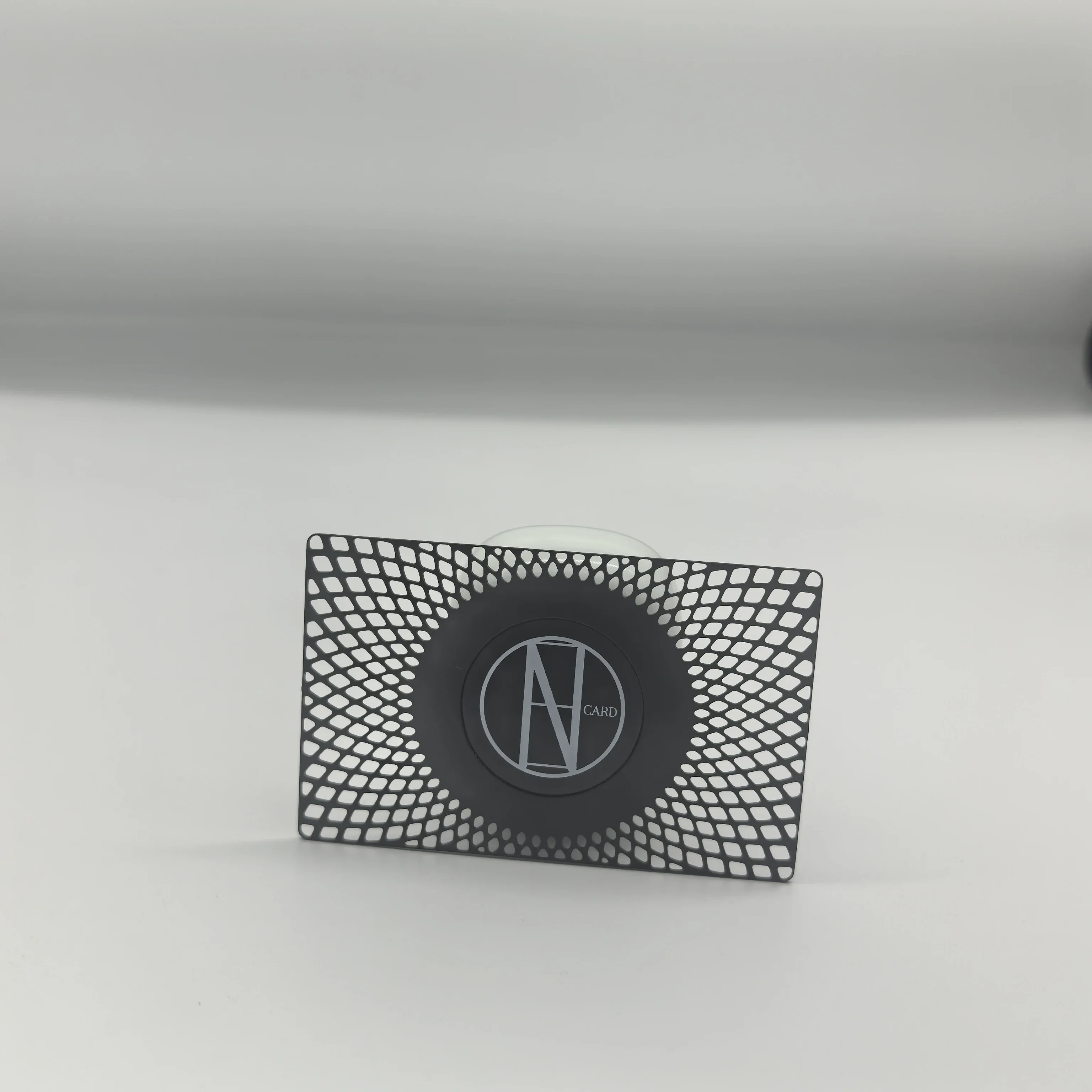 Пользовательская печать черной металлической визитной карточки RFID NFC с логотипом
Пользовательская печать черной металлической визитной карточки RFID NFC с логотипом