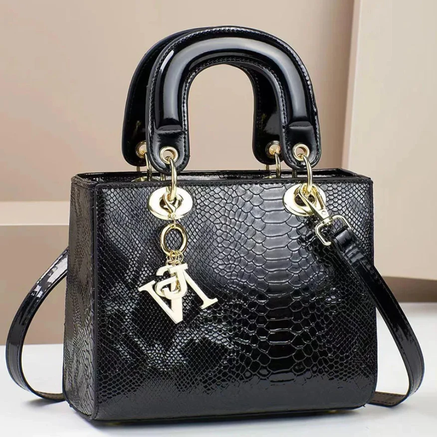 Hot Sale tote shoulder bags Fashion handbag for women diagonal shopping bag leisure handbag Female luxury designer bags
Hot Sale tote shoulder bags Fashion handbag for women diagonal shopping bag leisure handbag Female luxury designer bags