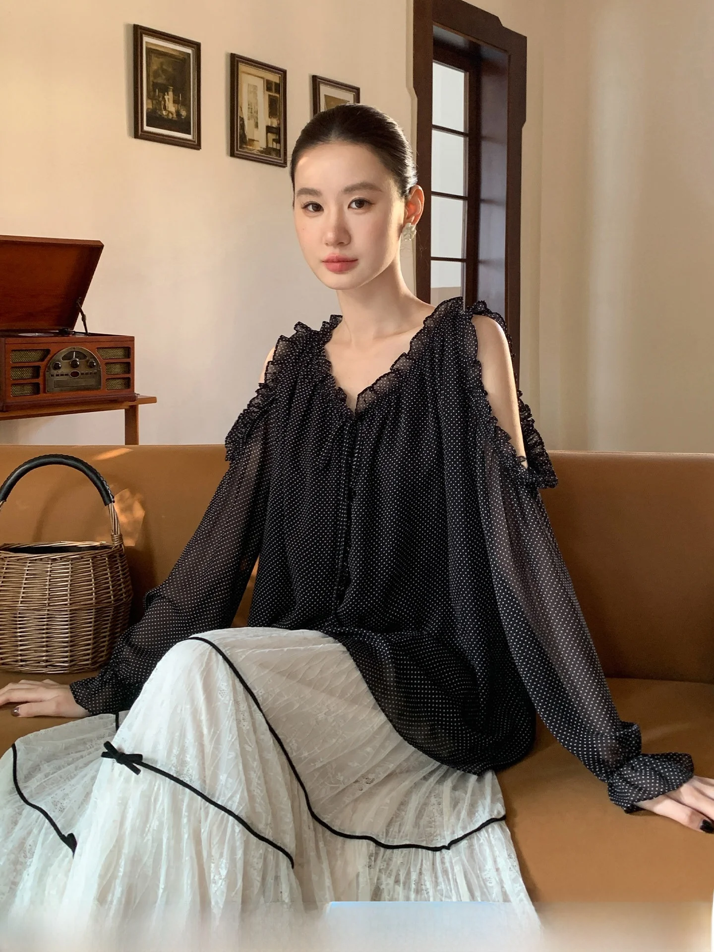 Elegant Polka Dot Chiffon Shoulder Bared Women's Shirt XXNING Fashionable Youthful Top V Neck Long Sleeve Skin Friendly Breat...
Elegant Polka Dot Chiffon Shoulder Bared Women's Shirt XXNING Fashionable Youthful Top V Neck Long Sleeve Skin Friendly Breat...