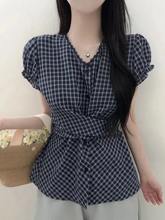 Chic Summer Plaid Bubble Sleeve V-Neck Waist-Cinching Crossed Strap Short-Sleeved Women's Shirt Korean Style Splice Design
Chic Summer Plaid Bubble Sleeve V-Neck Waist-Cinching Crossed Strap Short-Sleeved Women's Shirt Korean Style Splice Design