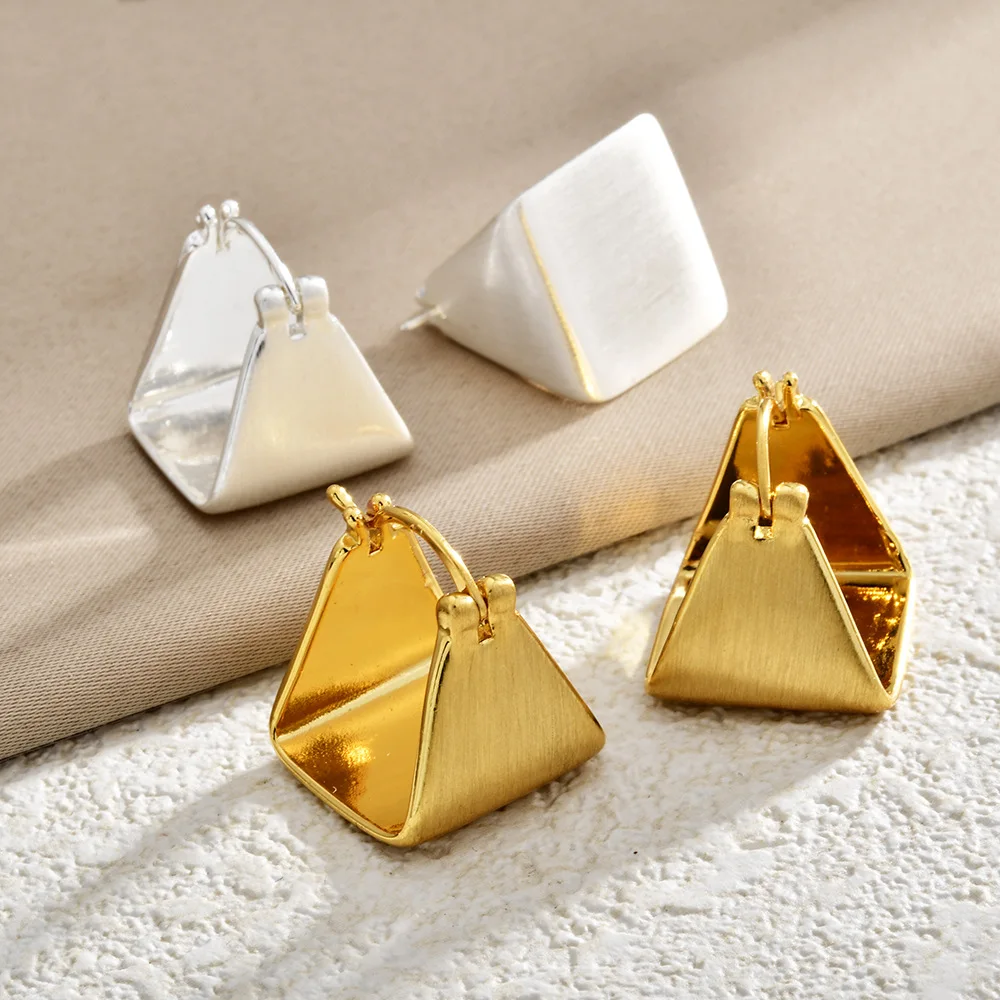 Cold Wind Wire Triangle-shaped Personality Stud Earrings - Simple and Unique Design, High-end and Trendy Women's Ear Jewelry
Cold Wind Wire Triangle-shaped Personality Stud Earrings - Simple and Unique Design, High-end and Trendy Women's Ear Jewelry