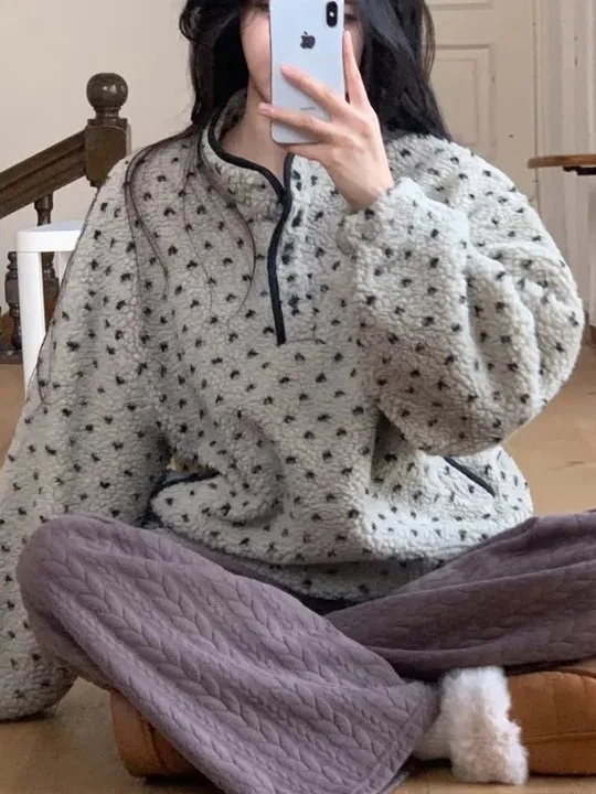 Korean Style Loose Lamb Fur Jacket Women's Winter Hooded Design Lazy Fashionable Versatile Warm Casual Sweatshirt
Korean Style Loose Lamb Fur Jacket Women's Winter Hooded Design Lazy Fashionable Versatile Warm Casual Sweatshirt