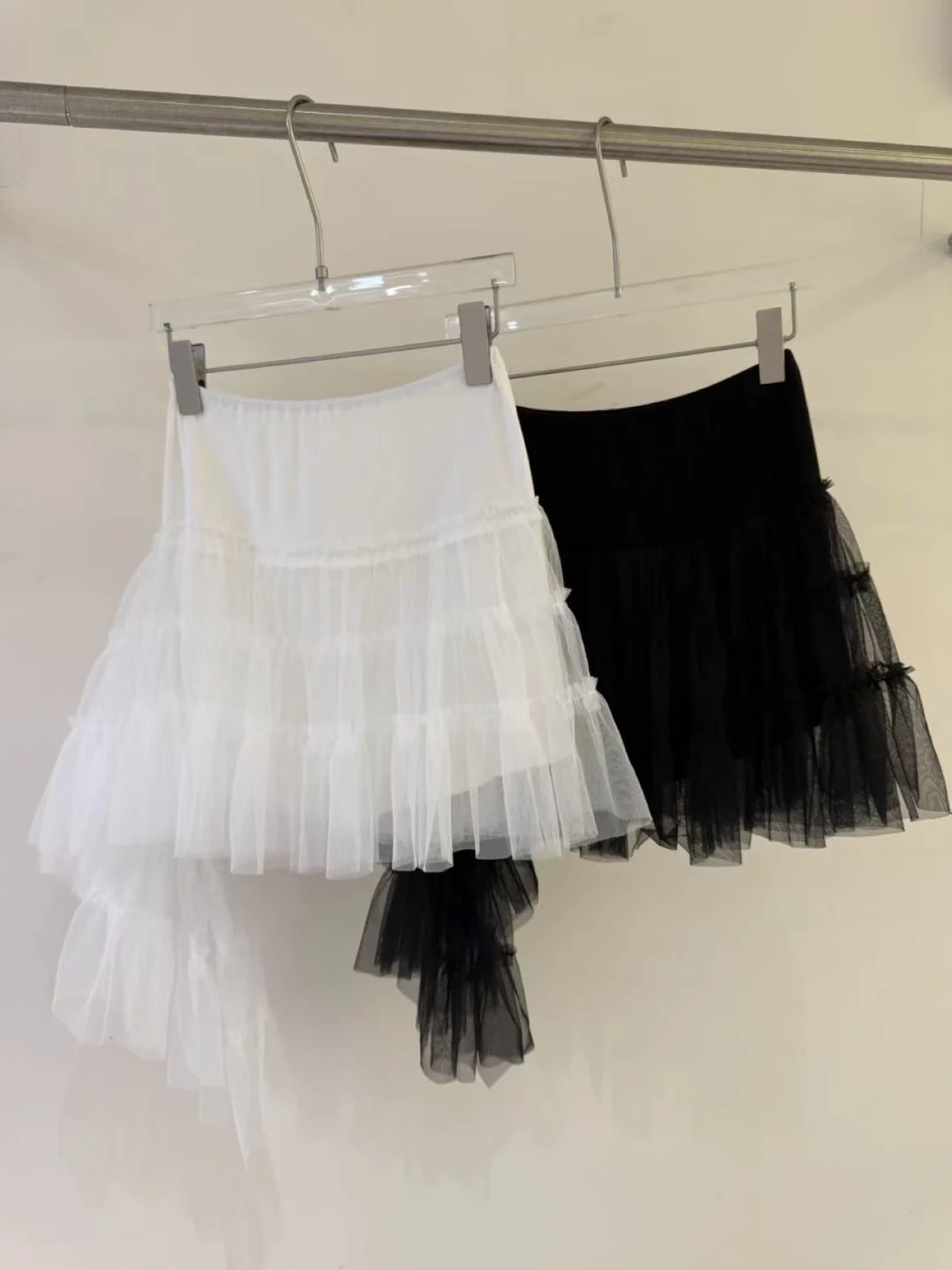 White Ballet High Waist A-Line Tulle Skirt Spring Summer New Asymmetrical Splicing Net Half-length Short Skirt Women's Fashion
White Ballet High Waist A-Line Tulle Skirt Spring Summer New Asymmetrical Splicing Net Half-length Short Skirt Women's Fashion