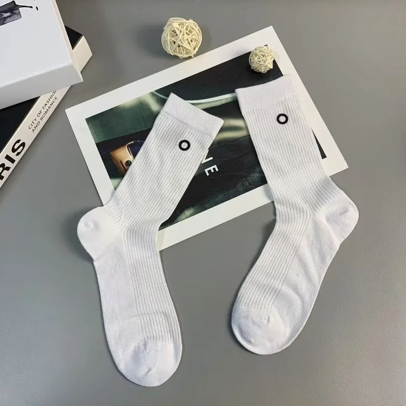 2 Pairs Women's Mid Length Socks Solid Color Parallel Stripe AL Fashionable Sports Sweat-Absorbing High-Quality Girls' Socks
2 Pairs Women's Mid Length Socks Solid Color Parallel Stripe AL Fashionable Sports Sweat-Absorbing High-Quality Girls' Socks