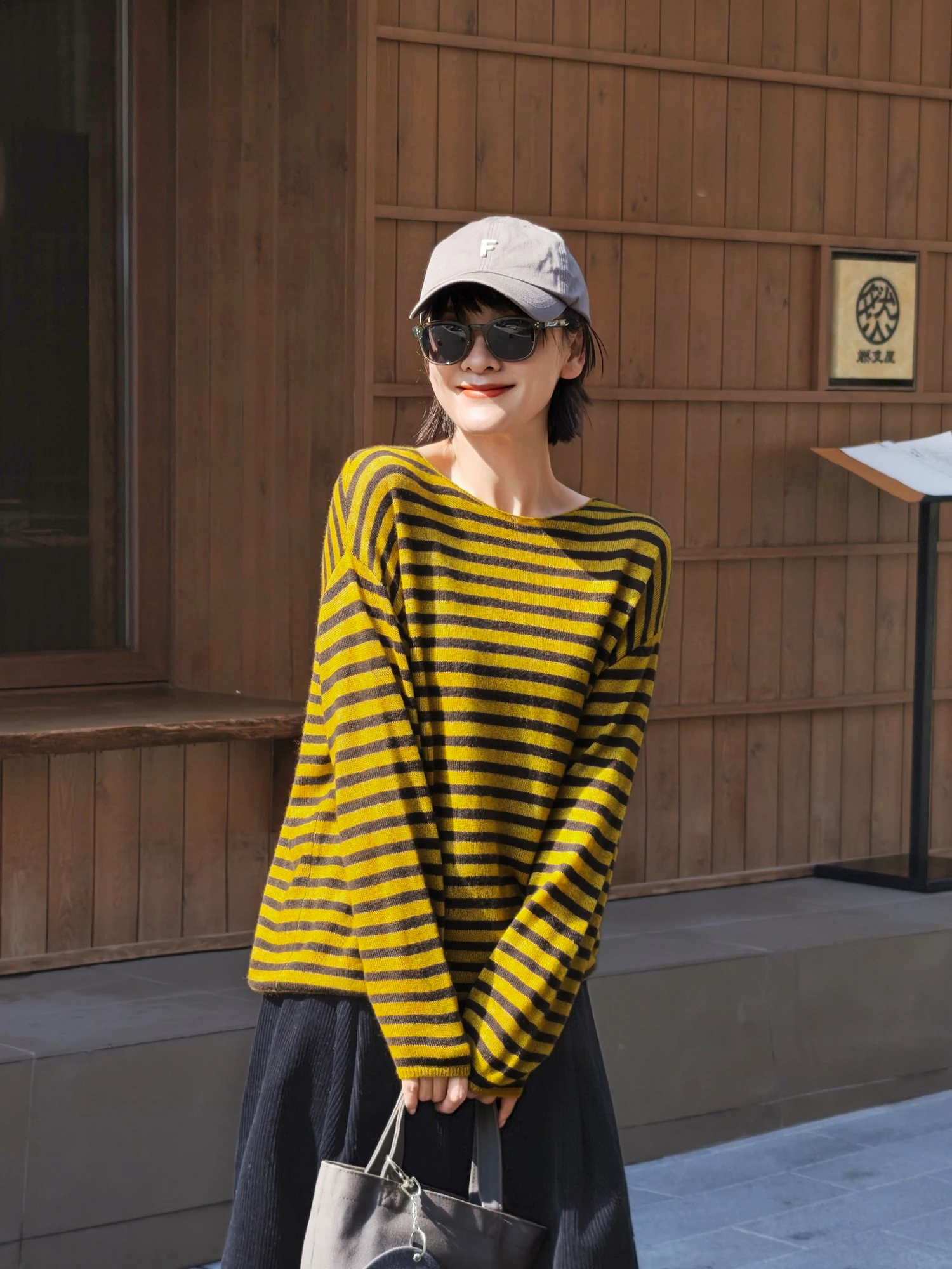 Loose Fit Camere Wool Knit Sweater Women's Autumn Winter round Ne Knitted Sweater Soft Comfortable Long Sve Stripe Pat...
Loose Fit Camere Wool Knit Sweater Women's Autumn Winter round Ne Knitted Sweater Soft Comfortable Long Sve Stripe Pat...