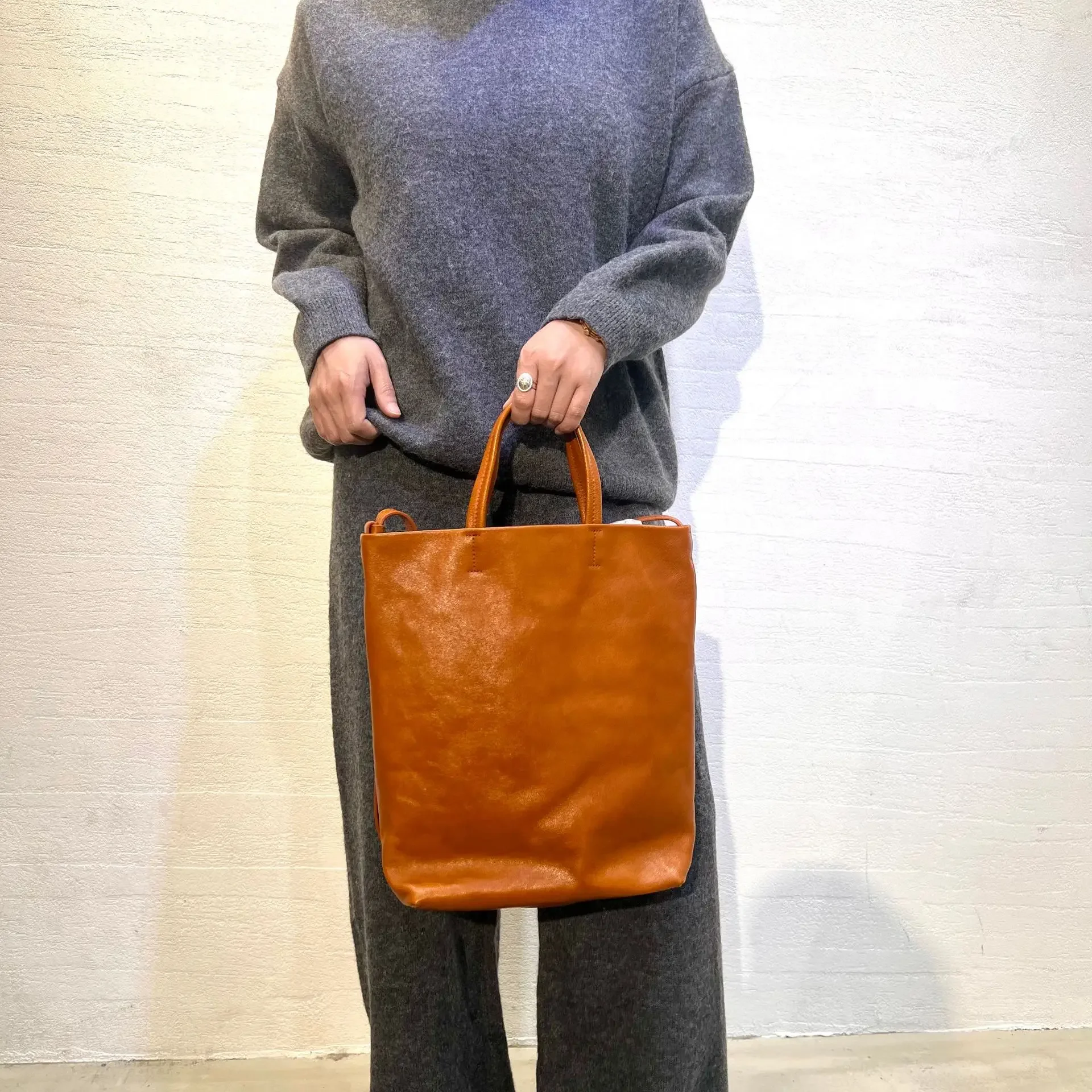 Premium Full Grain Vegetable Tanned Cowhide Leather Women Tote Shoulder Crossbody Bag Office Casual Commute Versatile Durable
Premium Full Grain Vegetable Tanned Cowhide Leather Women Tote Shoulder Crossbody Bag Office Casual Commute Versatile Durable