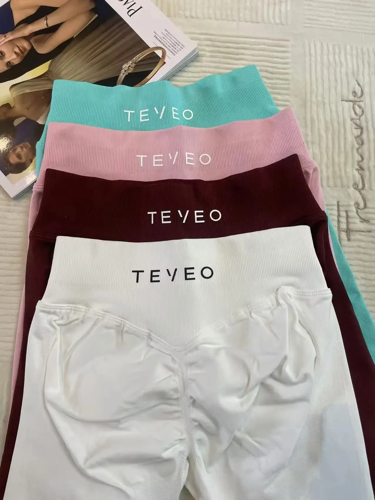 Бесшовные штаны для йоги Teveo, ударные леггинсы, женские эластичные леггинсы в рубчик с низкой лентой, спортивные леггинсы для фитнеса, впитывающие пот, тренировки
Бесшовные штаны для йоги Teveo, ударные леггинсы, женские эластичные леггинсы в рубчик с низкой лентой, спортивные леггинсы для фитнеса, впитывающие пот, тренировки
