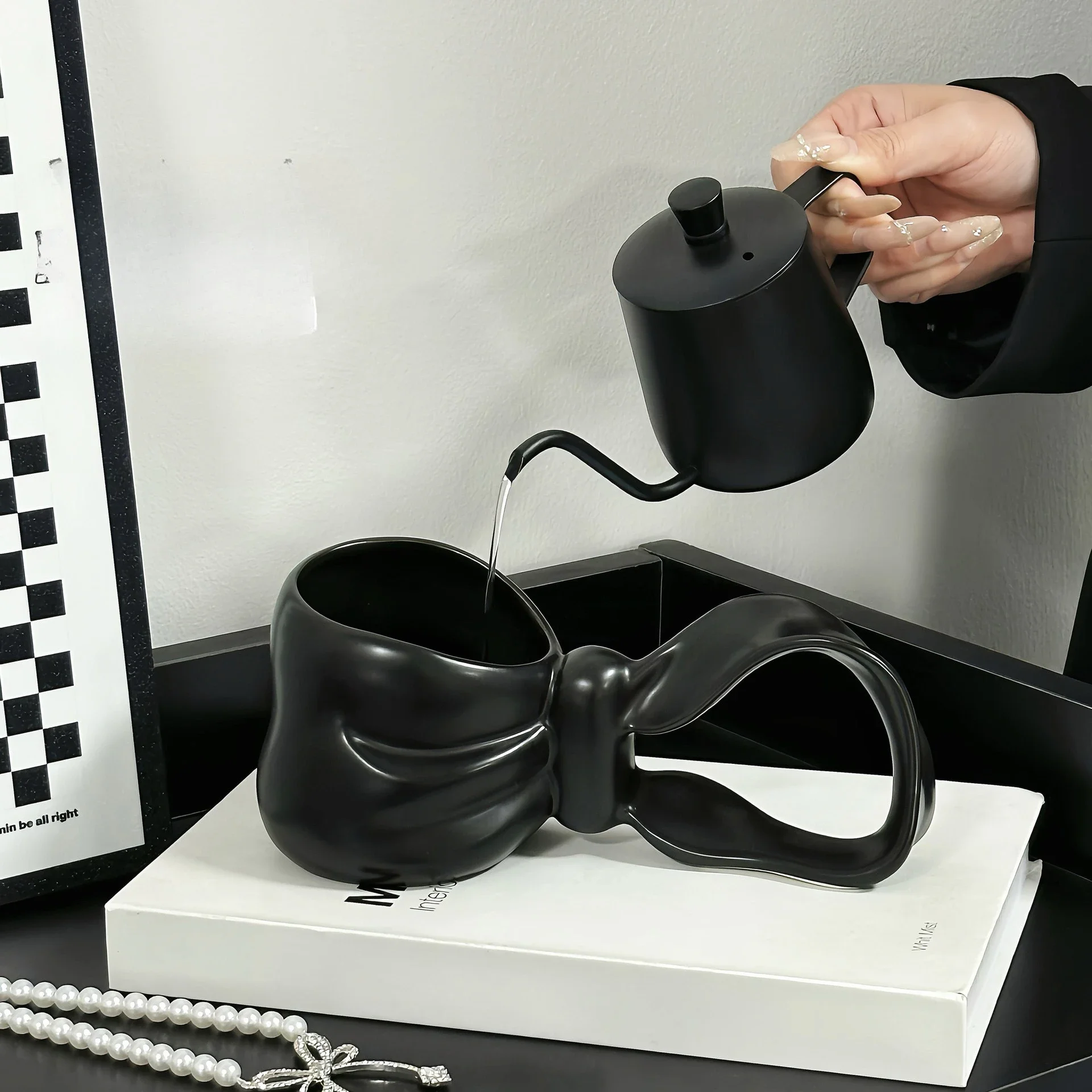 400ML Illusion Bow Handle Water Cup Long Handle Nordic Style Creative Large Capacity Coffee Cup Simple Couple Water Cup Gift
400ML Illusion Bow Handle Water Cup Long Handle Nordic Style Creative Large Capacity Coffee Cup Simple Couple Water Cup Gift