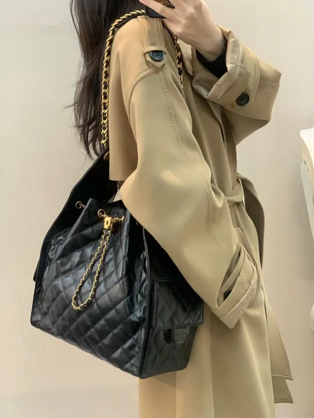 Bags Designer top-quality retro hardware chain drawstring leather imported material shoulder crossbody shopping beach bag perfec
Bags Designer top-quality retro hardware chain drawstring leather imported material shoulder crossbody shopping beach bag perfec
