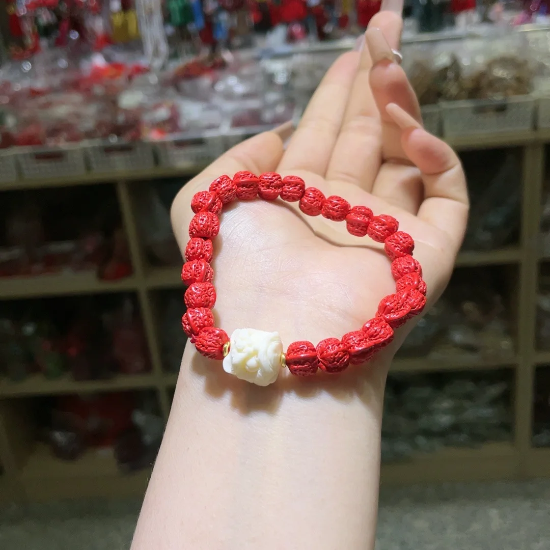 Cinnabar red sand walnut plus ivory fruit lion bracelet, simple and versatile white niche original design bracelet
Cinnabar red sand walnut plus ivory fruit lion bracelet, simple and versatile white niche original design bracelet